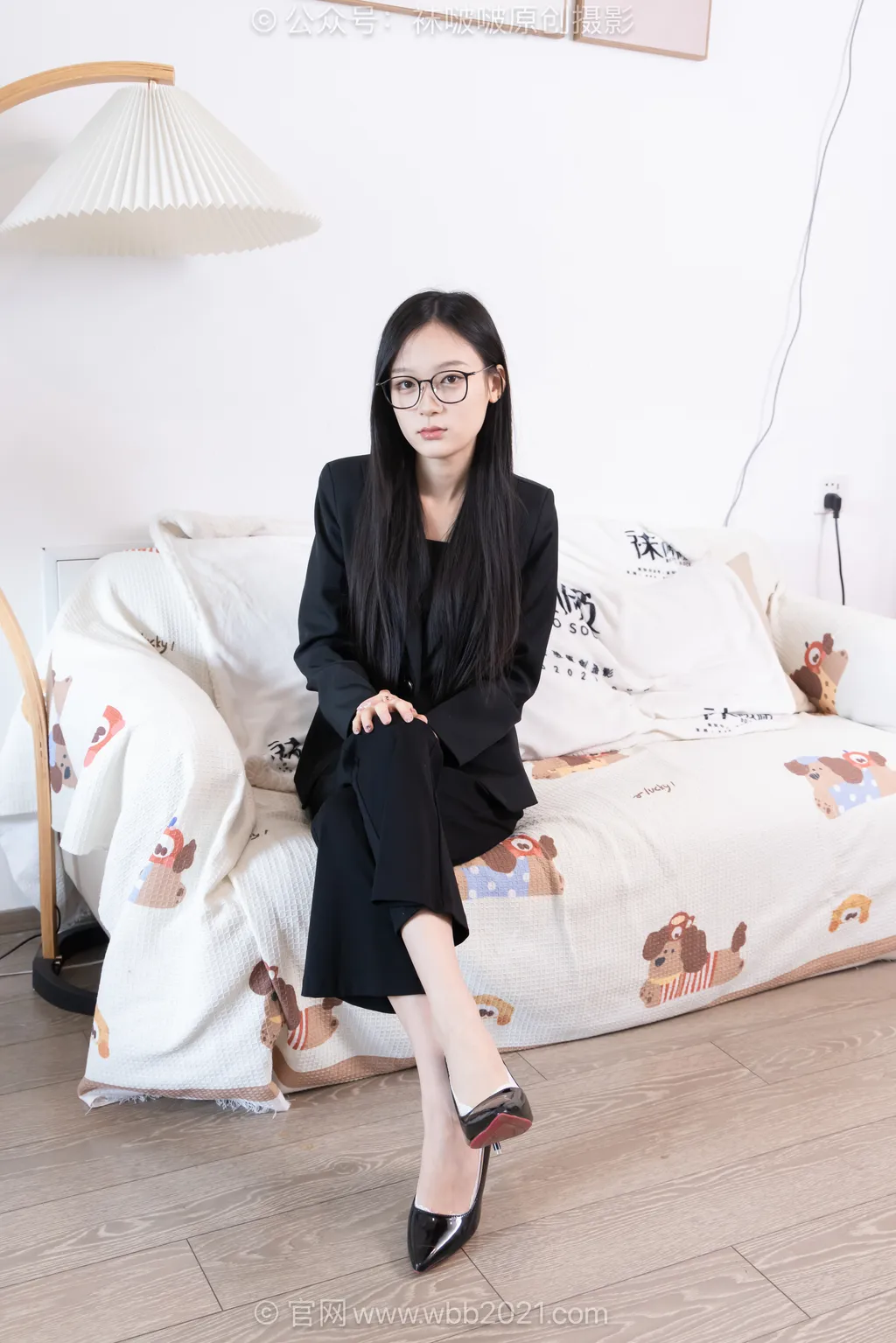 [BoBoSocks袜啵啵]NO.617 焦糖-高跟鞋、短肉丝、白船袜、裸足、ol至服[220P/1V/7.51GB]插图1