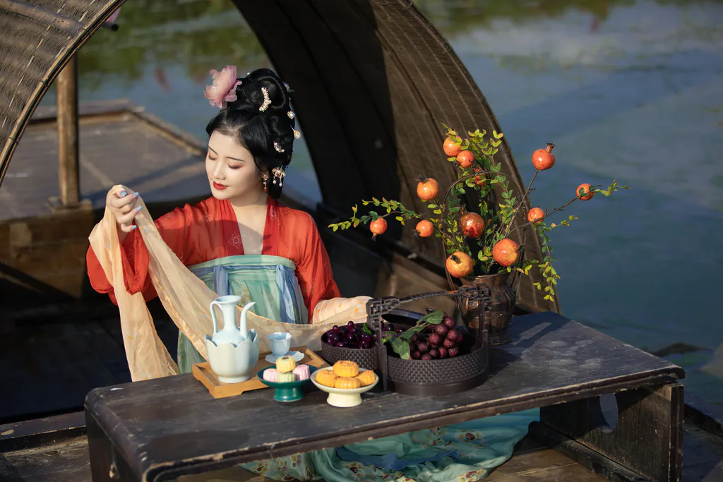 [YITUYU艺图语]2022.12.31 碧水悠 肉嘟嘟的小海疼[25+1P/254MB]插图1