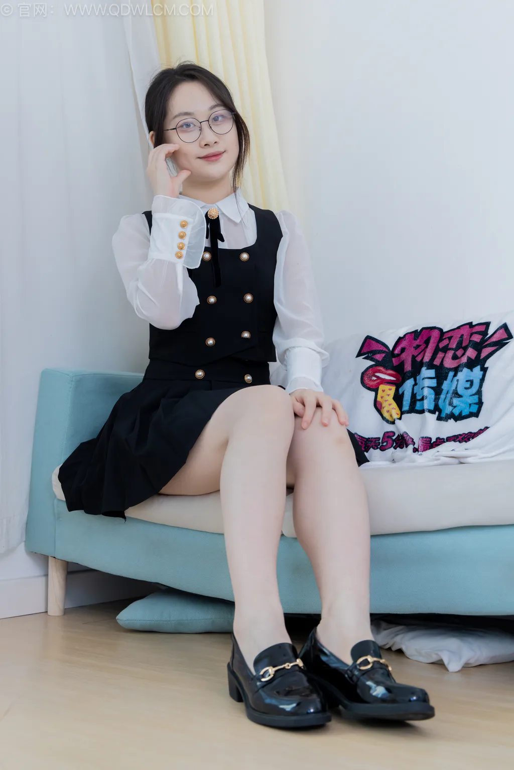 勿恋传媒 NO.2553 小新-皮鞋、厚灰丝、裸足[155P/1V/4.06GB]插图2