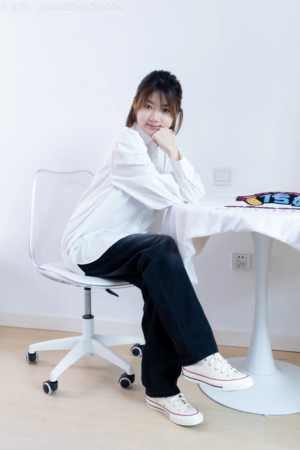 勿恋传媒 NO.2554 欢欢-帆布鞋、粉色船袜[160P/1V/5.00GB]插图2