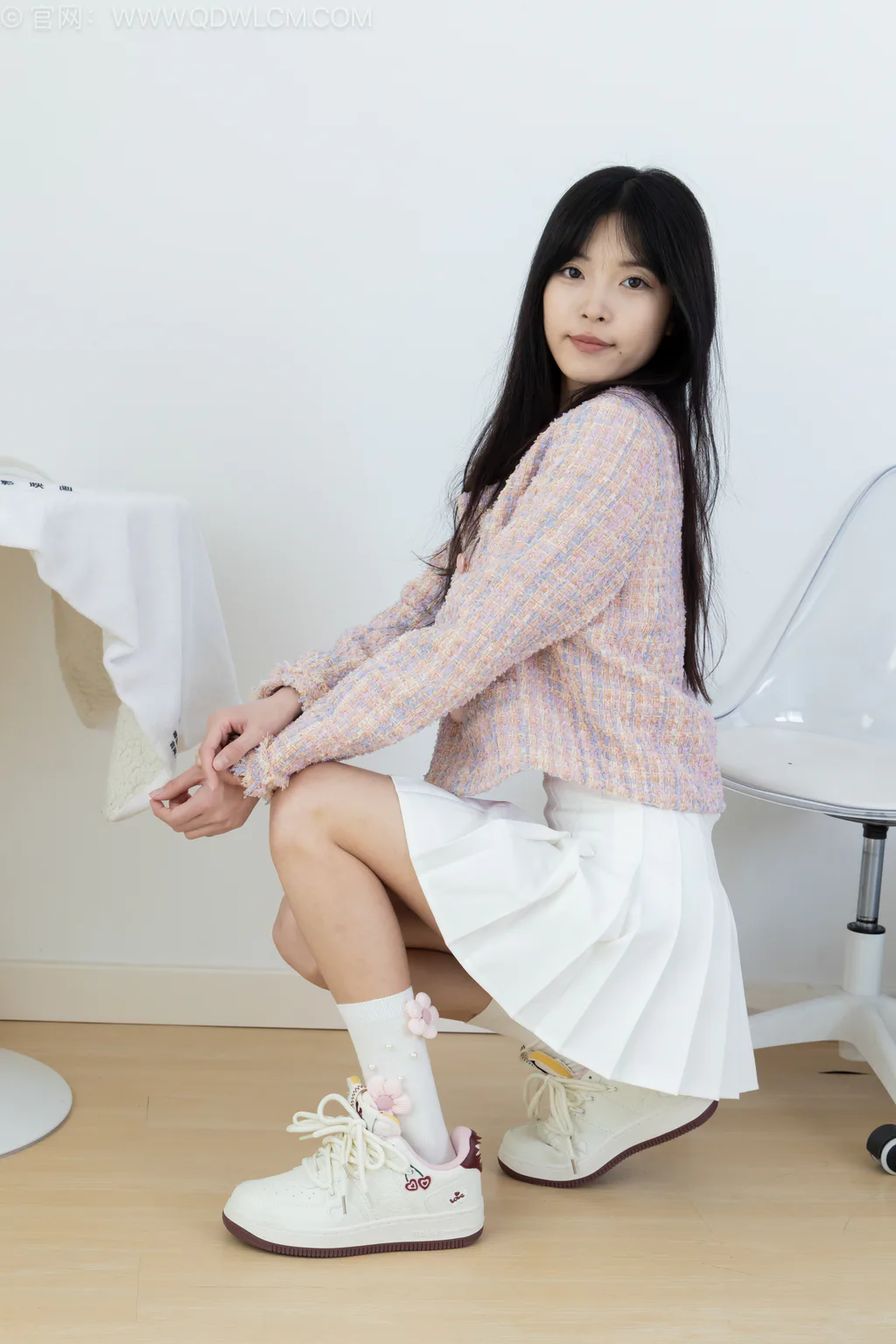 勿恋传媒 NO.2563 茯苓-板鞋、白棉袜、裸足[200P/1V/4.50GB]插图2