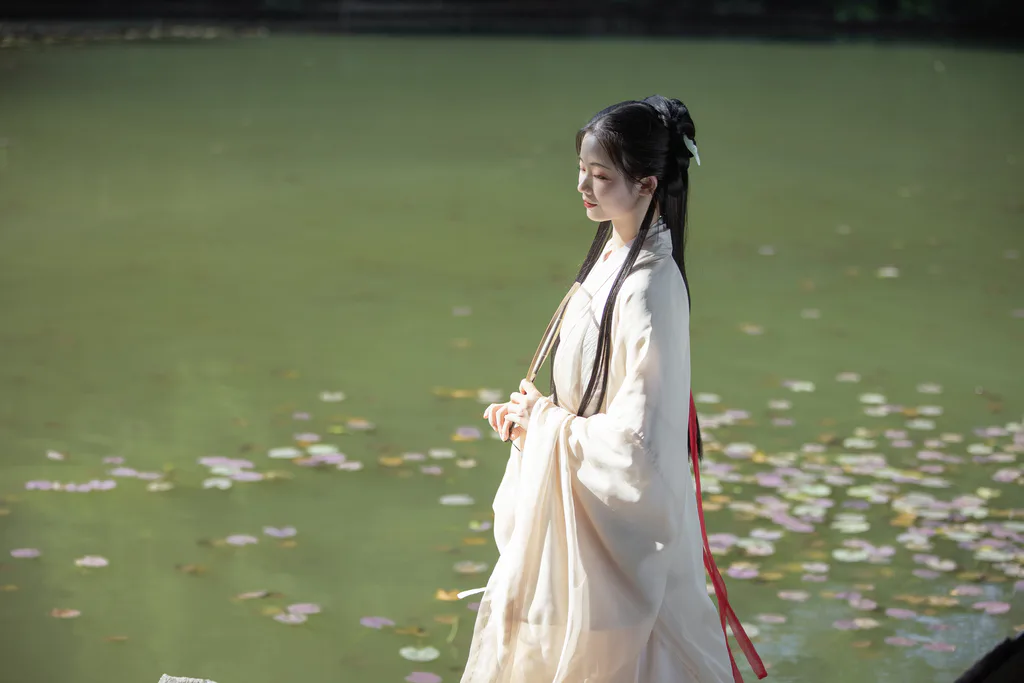 [YITUYU艺图语]2022.12.27 春色 培培[33+1P/357MB]插图2