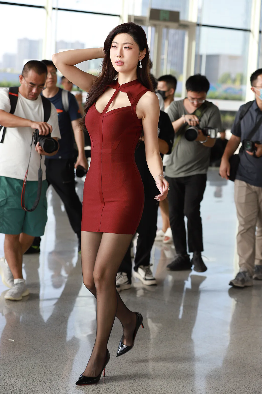 精选街拍作品 NO.6447 酒红色镂空叶濛雨[109P/100MB]插图2