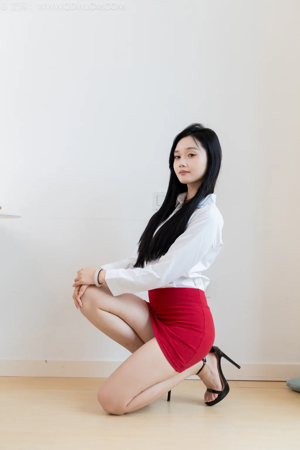 勿恋传媒 NO.2564 橙子-高跟凉鞋、薄肉丝[210P/1V/3.73GB]插图2