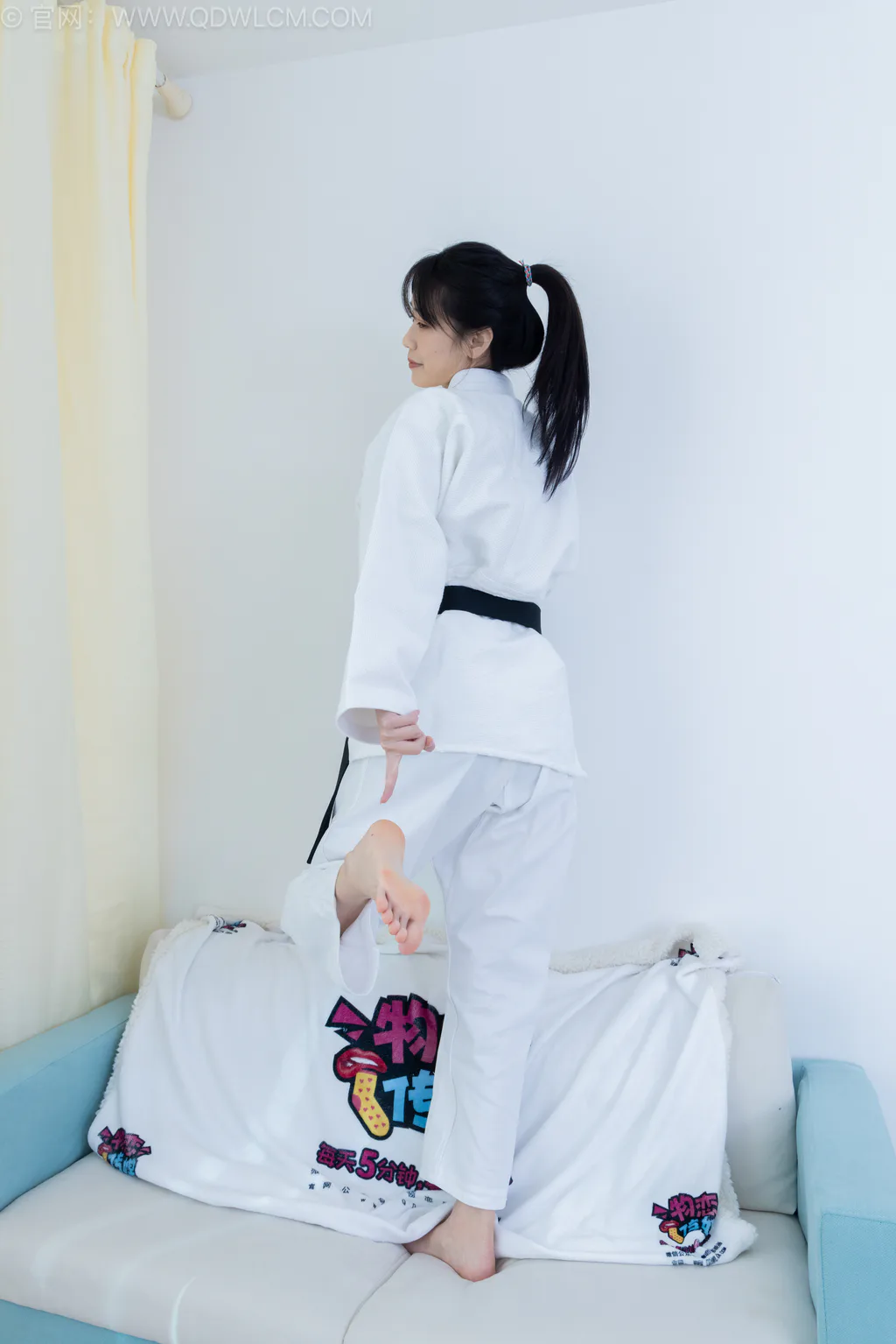 勿恋传媒 NO.2552 菜菜-人字拖、黑色踩脚裤袜、裸足、纯白棉袜[230P/1V/5.35GB]插图2