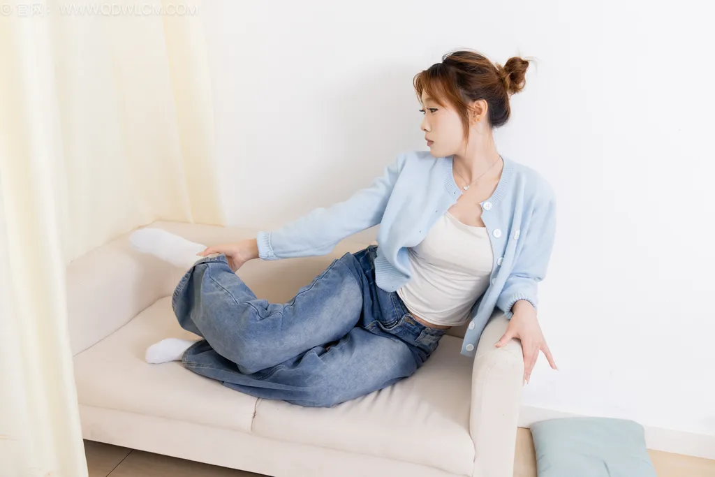 勿恋传媒 NO.2545 小艺-板鞋、纯白棉袜、裸足[150P/1V/3.85GB]插图3