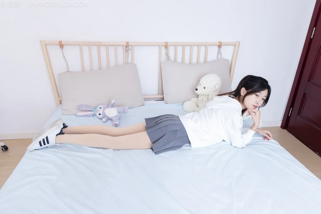 勿恋传媒 NO.2547 小夏-板鞋、厚肉丝[165P/1V/3.93GB]插图3