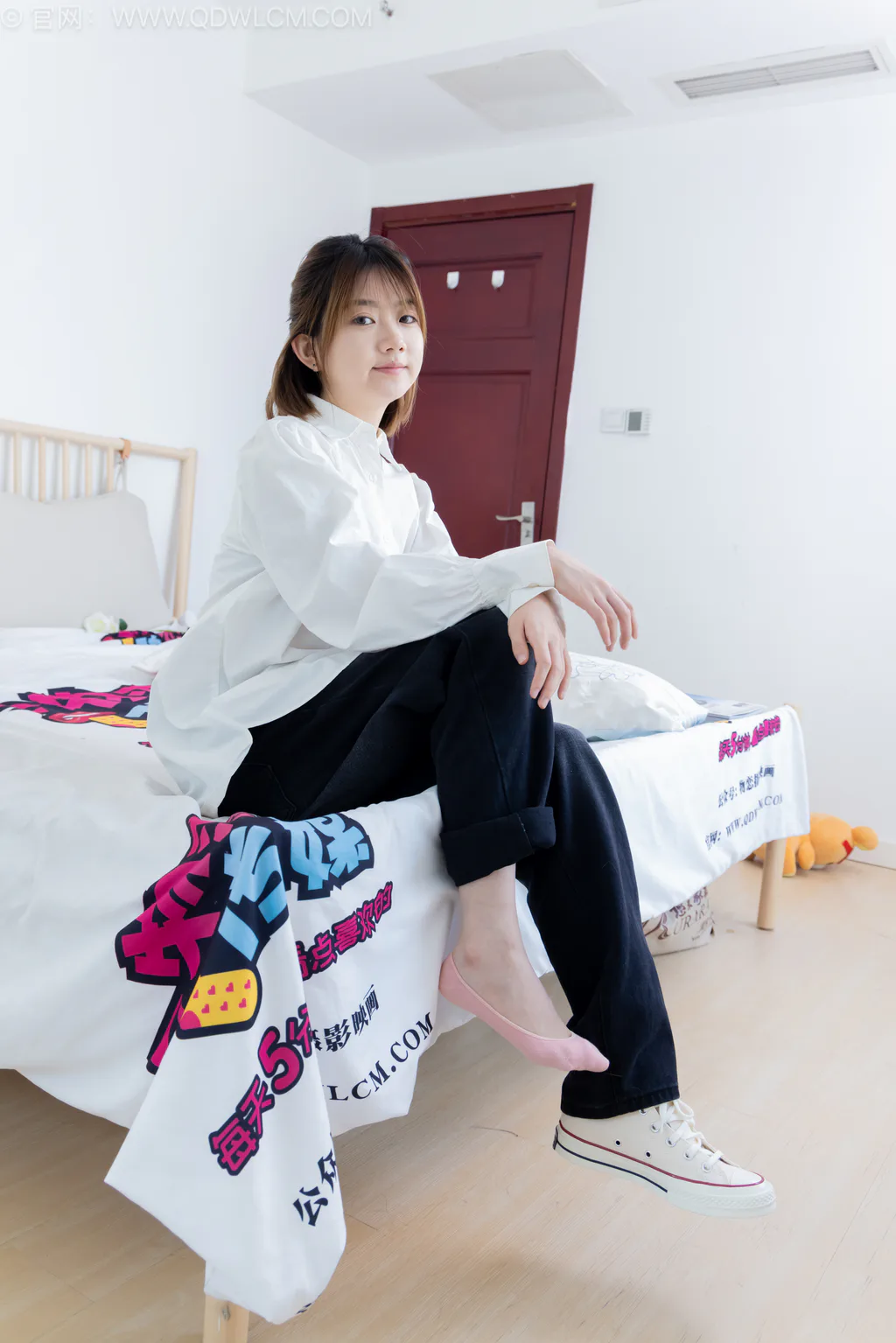 勿恋传媒 NO.2554 欢欢-帆布鞋、粉色船袜[160P/1V/5.00GB]插图3