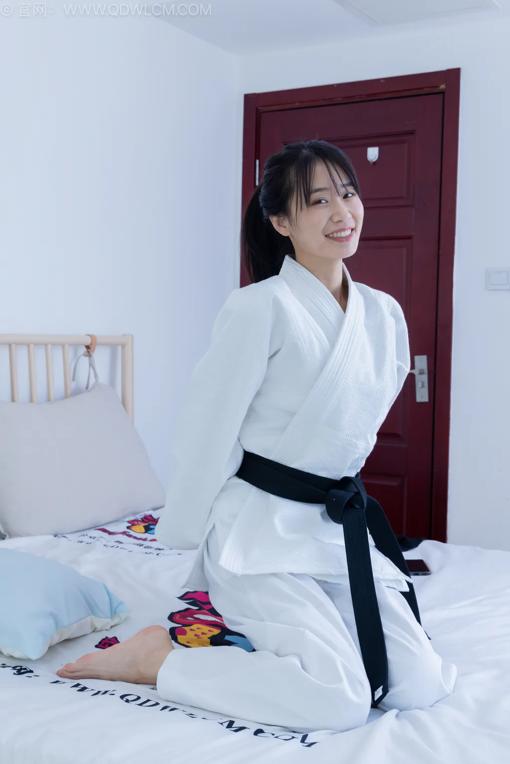 勿恋传媒 NO.2552 菜菜-人字拖、黑色踩脚裤袜、裸足、纯白棉袜[230P/1V/5.35GB]插图