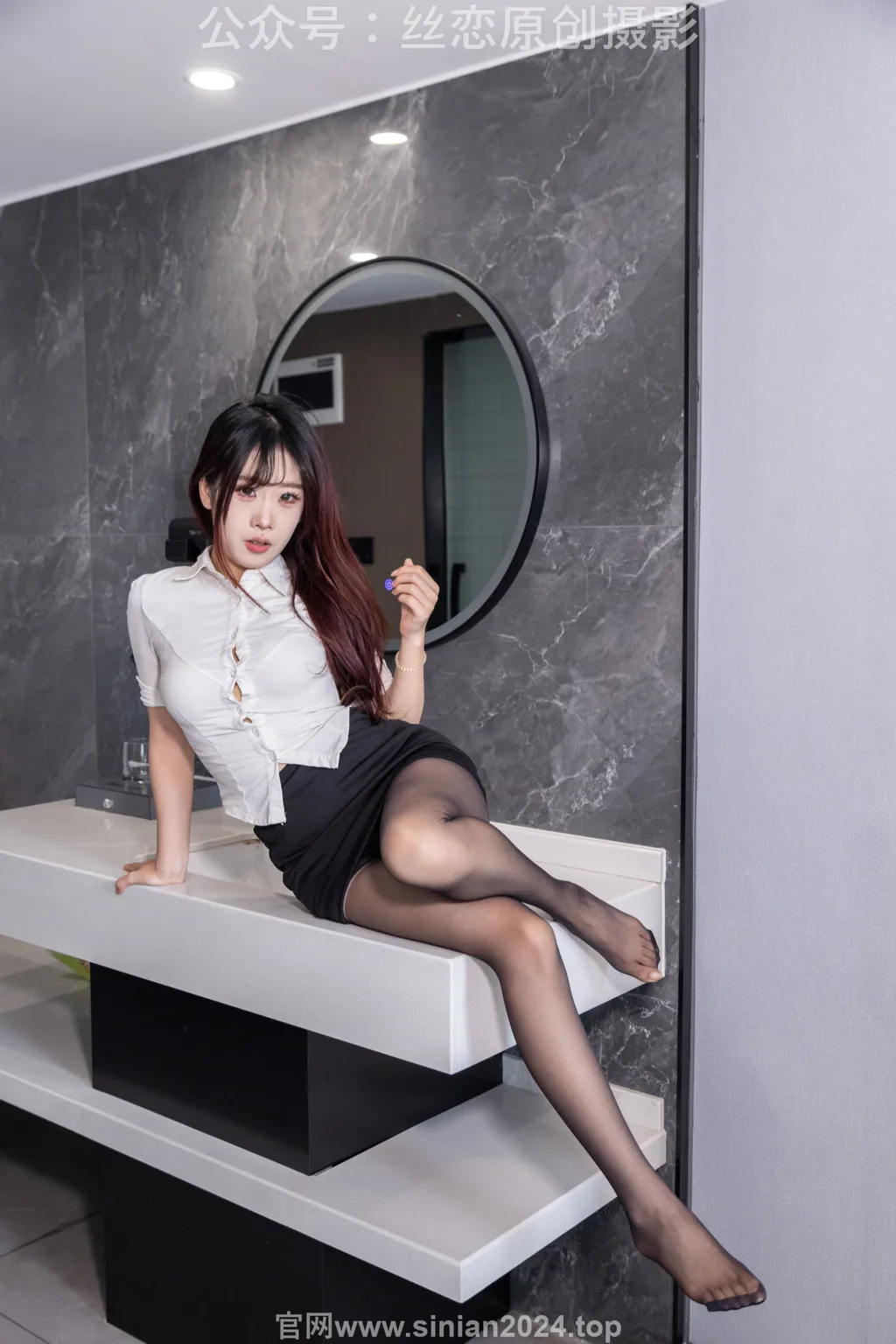 丝恋摄影 NO.005 小梦-白色衬衫 黑色丝袜 包屯裙[169P/1V/3.56GB]插图