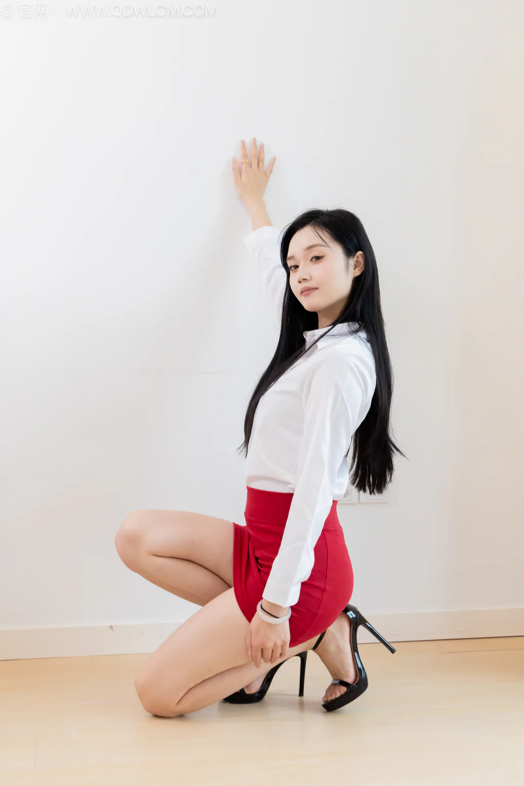 勿恋传媒 NO.2564 橙子-高跟凉鞋、薄肉丝[210P/1V/3.73GB]插图