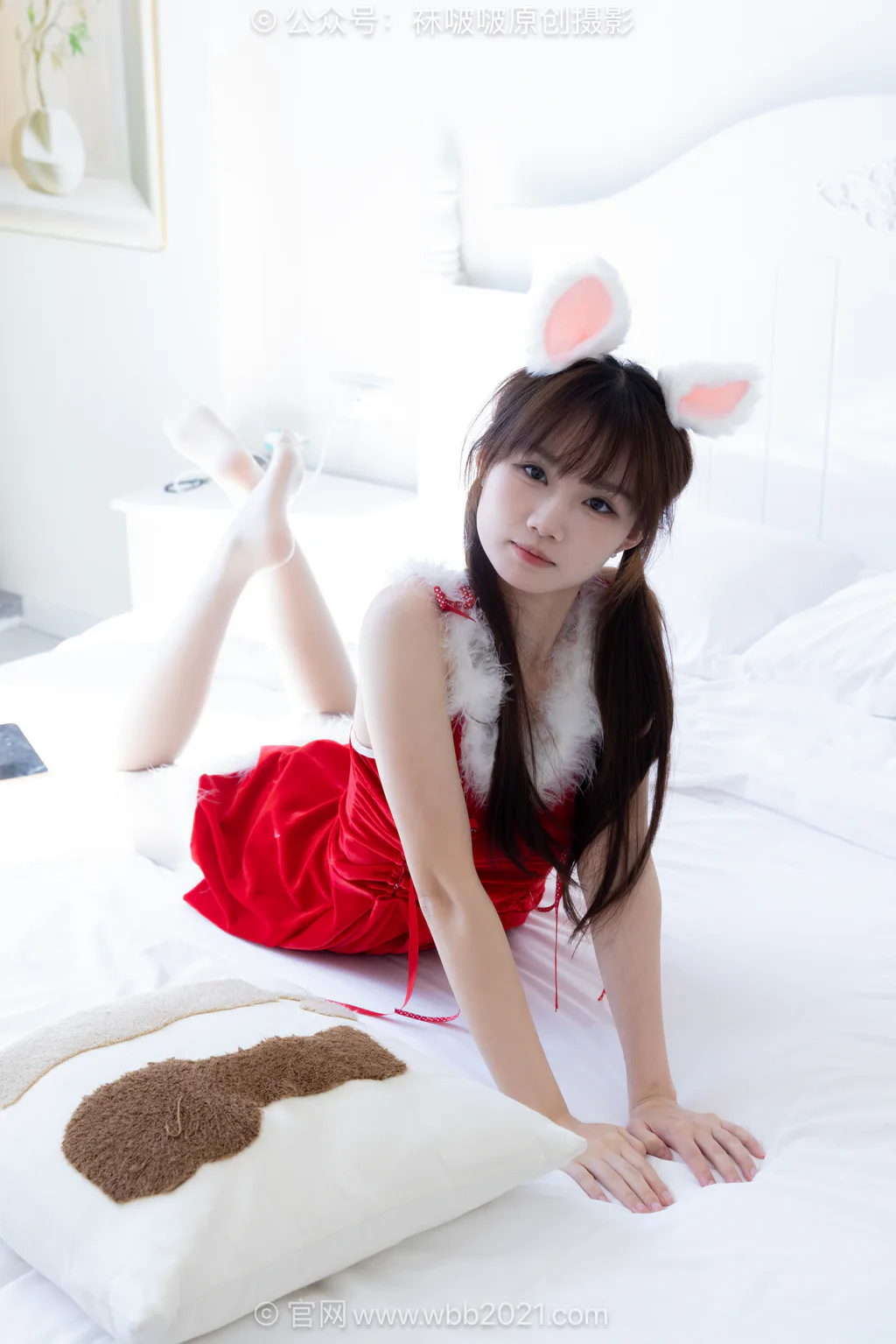 [BoBoSocks袜啵啵]NO.628 甜甜圈-凉鞋、雪地靴、油亮薄白丝、裸足、圣诞裙[175P/1V/6.71GB]插图3