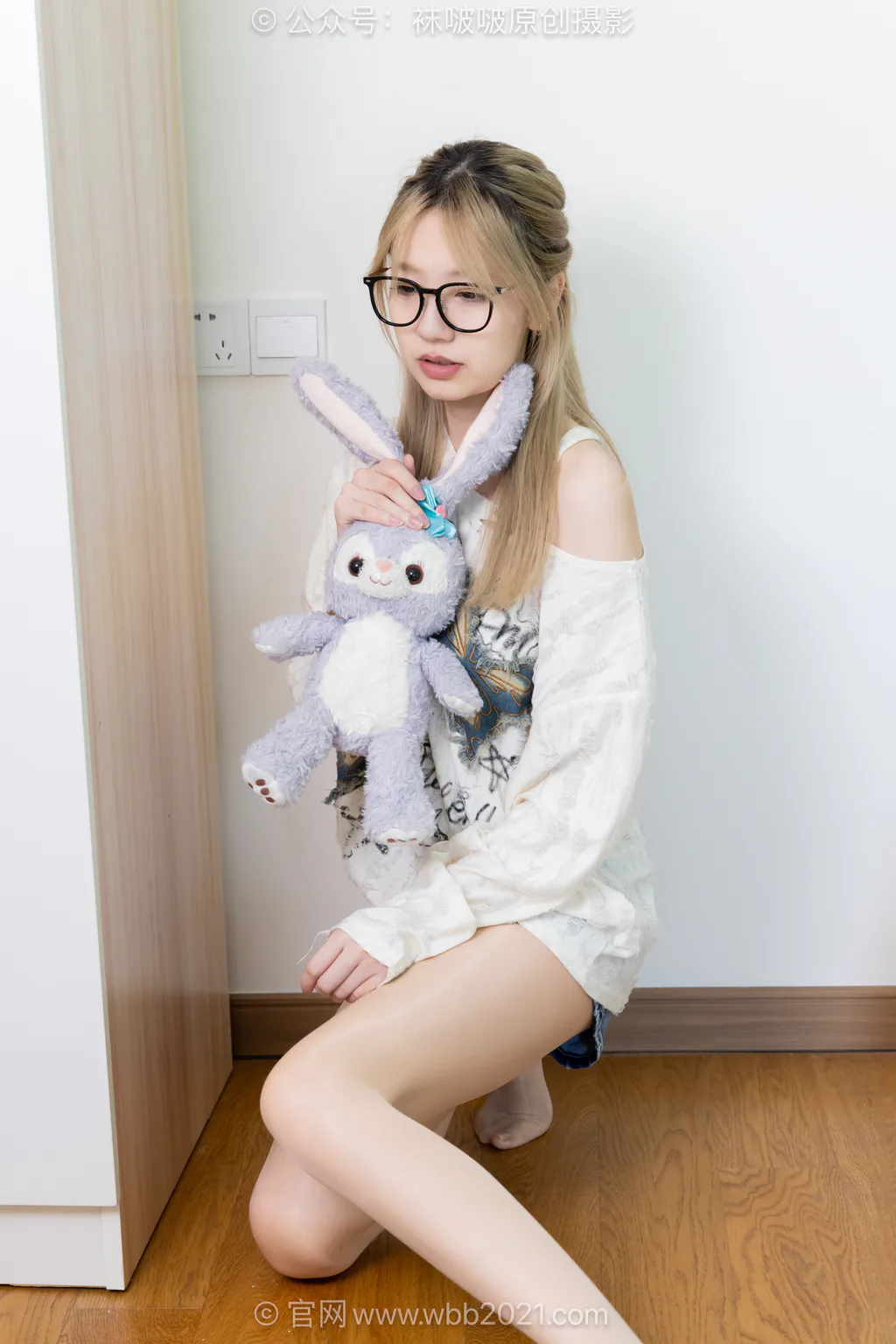 [BoBoSocks袜啵啵]NO.629 小甜豆-板鞋、纯白棉袜、油亮薄肉丝[179P/2V/7.73GB]插图3