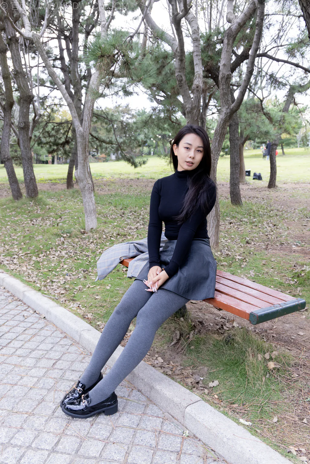 勿恋传媒 NO.2559 岚岚-皮鞋、厚灰丝、穿袜子[255P/1V/7.78GB]插图3