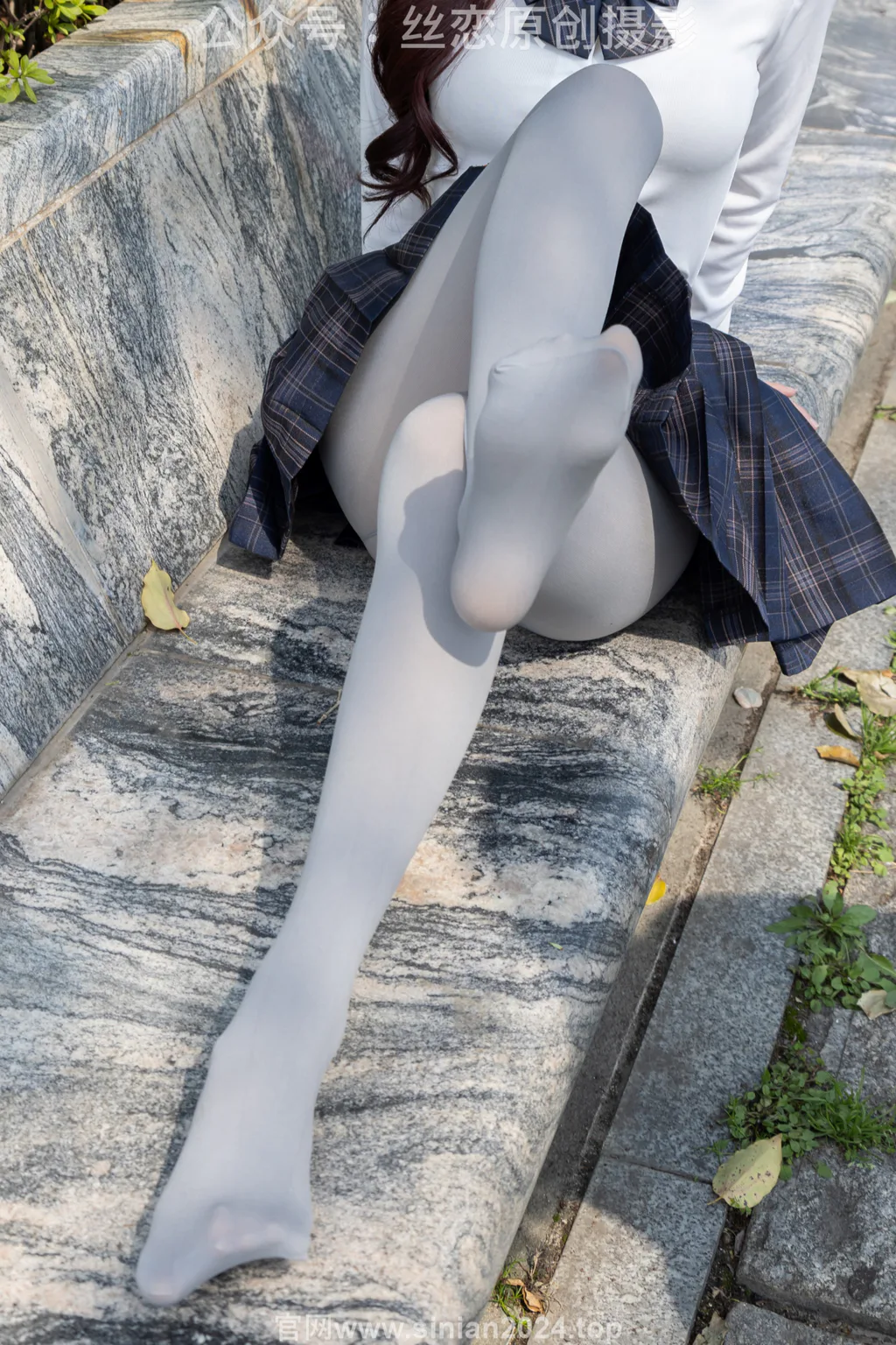 丝恋摄影 NO.009 小梦-白色衬衫 碎花短裙 灰色丝袜 白色玛丽珍[283P/1V/3.19GB]插图3