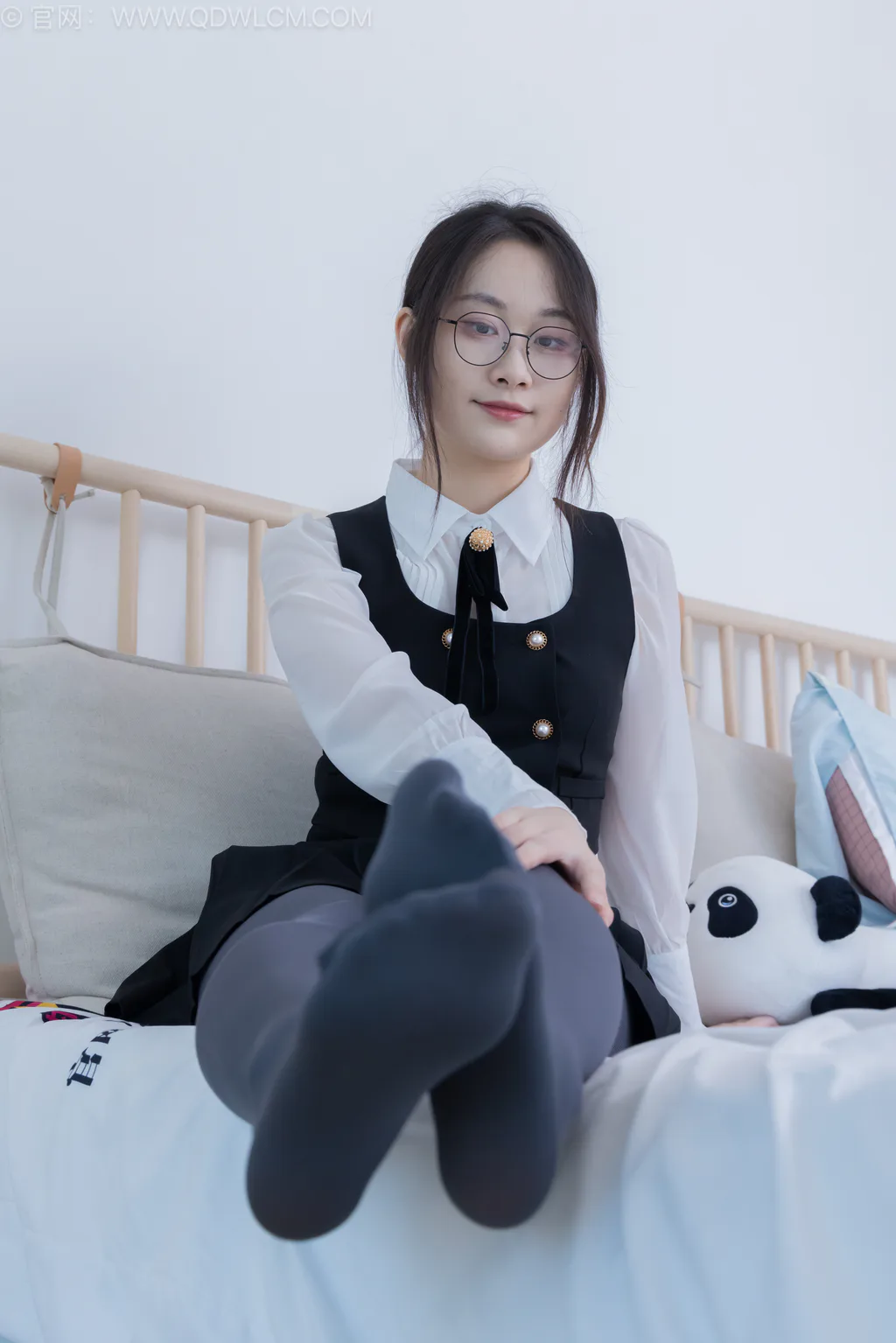 勿恋传媒 NO.2553 小新-皮鞋、厚灰丝、裸足[155P/1V/4.06GB]插图