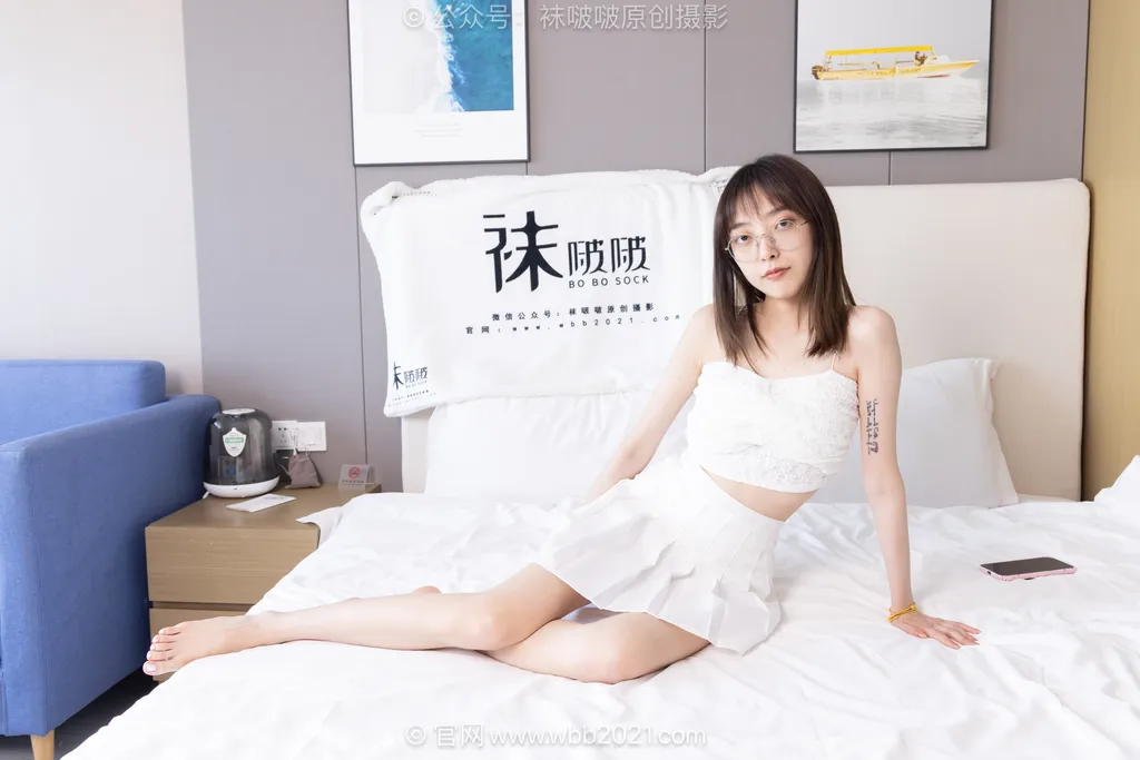 [BoBoSocks袜啵啵]NO.621 稚予-高跟鞋、浅灰色船袜、裸足[140P/1V/5.18GB]插图