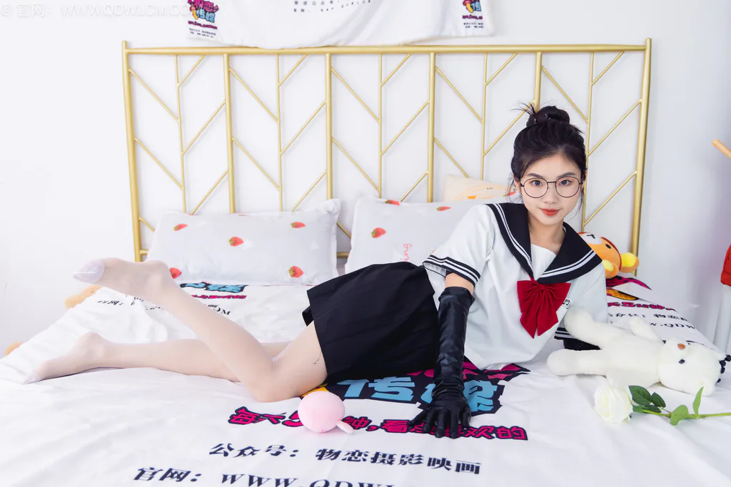 勿恋传媒 NO.2557 米米-高跟长靴、薄白丝、JK至服、皮手套[155P/1V/3.15GB]插图