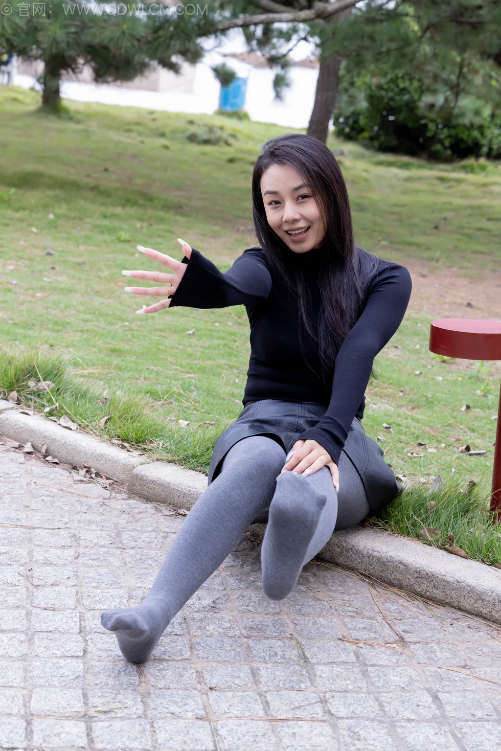 勿恋传媒 NO.2559 岚岚-皮鞋、厚灰丝、穿袜子[255P/1V/7.78GB]插图