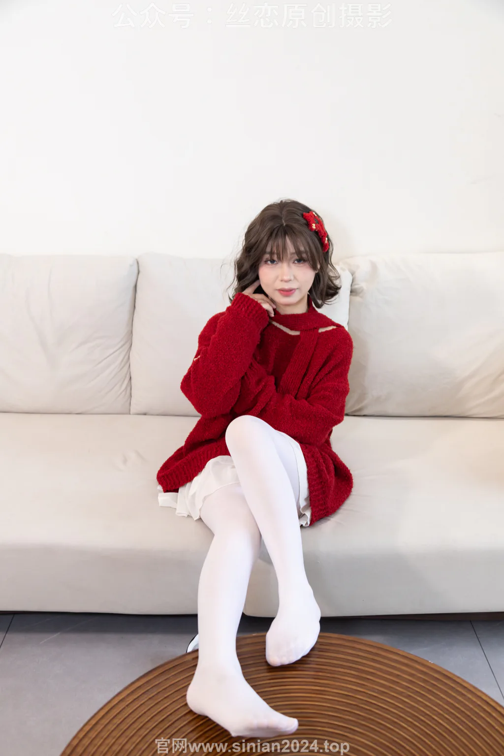 丝恋摄影 NO.010 泡芙-红色毛衣 小白裙 厚白丝袜 白色板鞋[228P/1V/3.13GB]插图