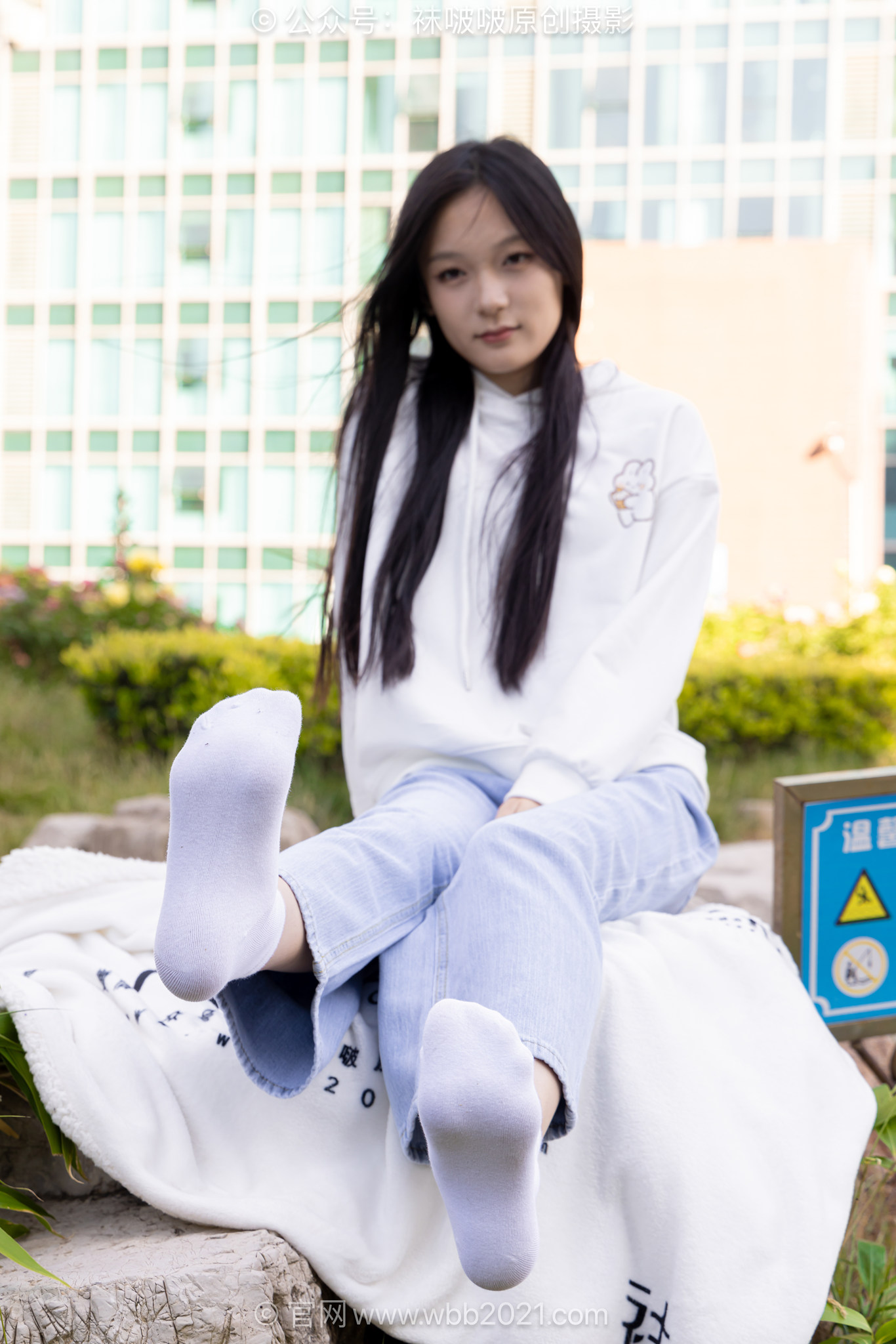 袜啵啵积分限定作品048期：焦糖-板鞋、白棉袜、裸足、两件上衣（卫衣、短袖）[149P/1V/6.46G]插图6