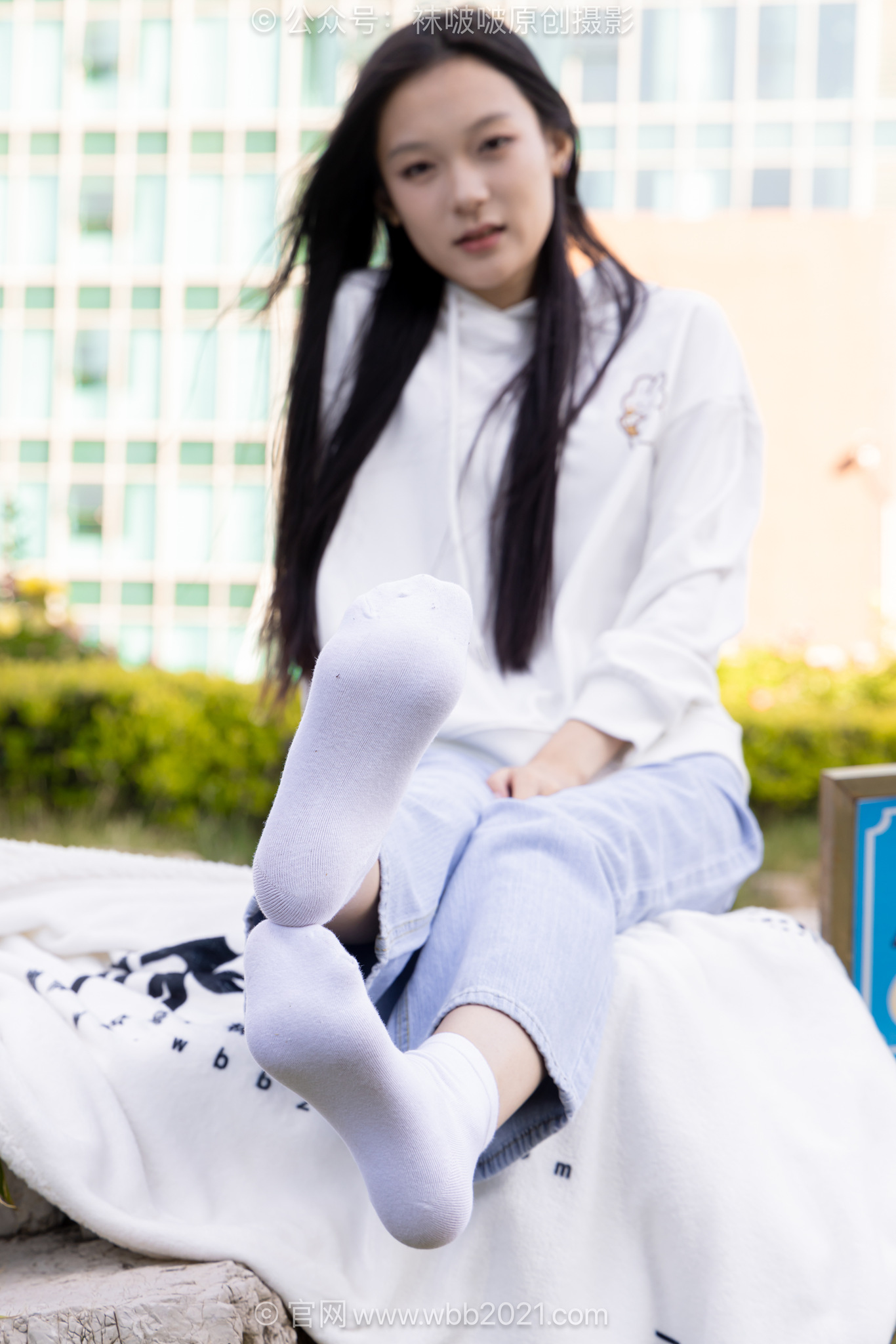 袜啵啵积分限定作品048期：焦糖-板鞋、白棉袜、裸足、两件上衣（卫衣、短袖）[149P/1V/6.46G]插图4