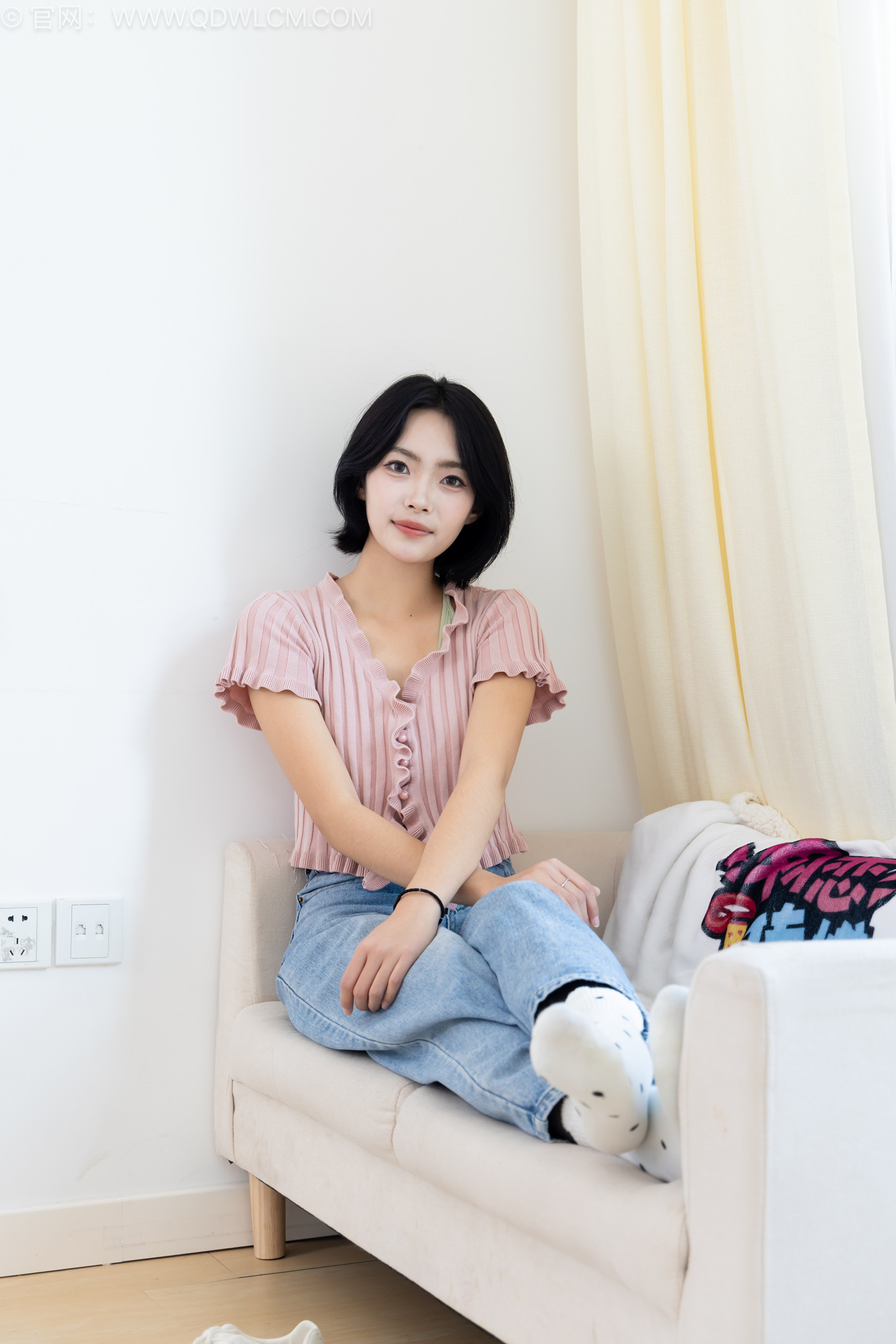 勿恋传媒2585期小爱-运动鞋、白棉袜、薄黑丝（脚尖加固款）、厚肉丝仅在黑丝内打底（全程叠穿）[149P/1V/3.64G]插图1