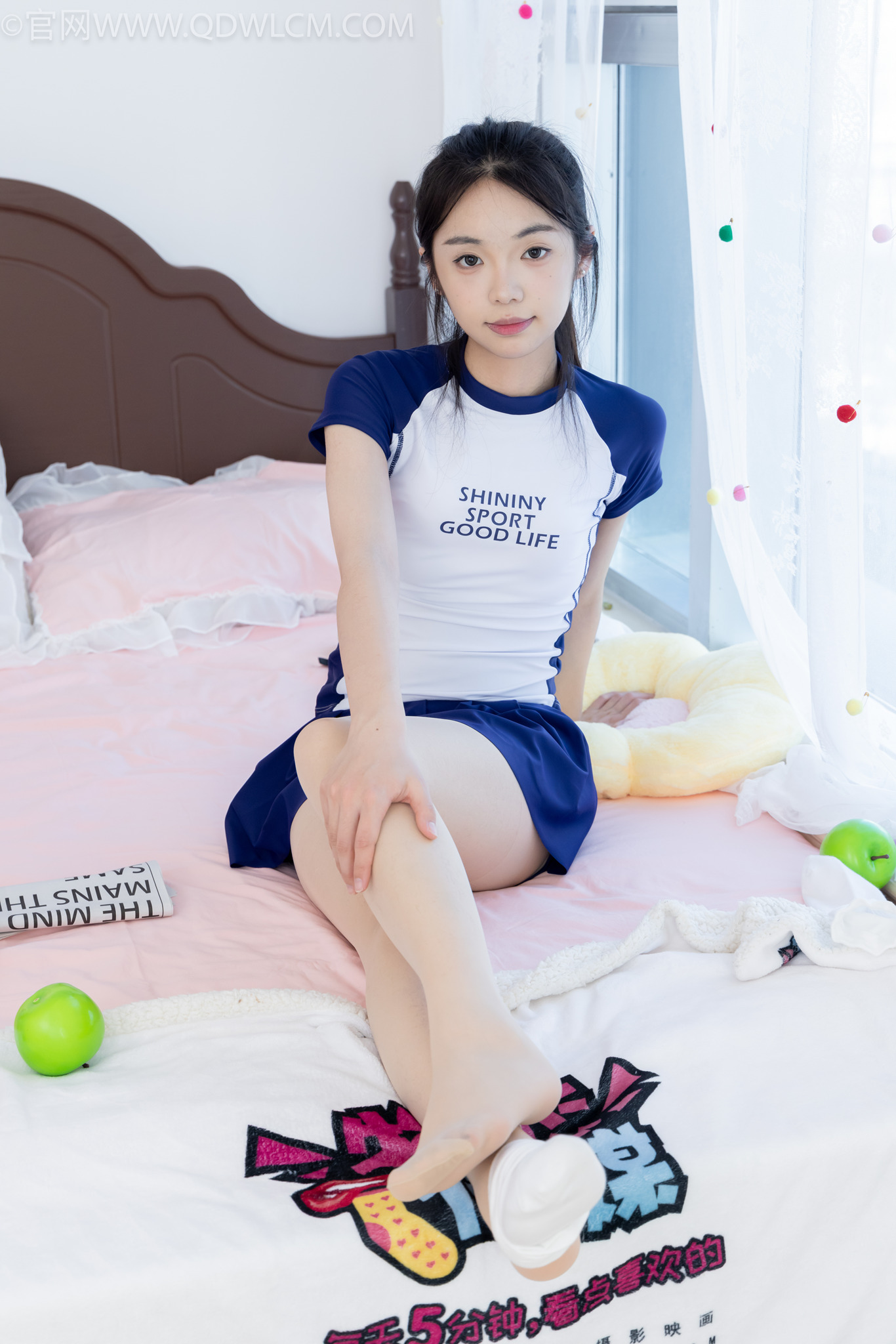 勿恋传媒2596期青提-帆布鞋、白棉袜、薄肉丝（脚尖加固款）[139P/1V/3.91G]插图4