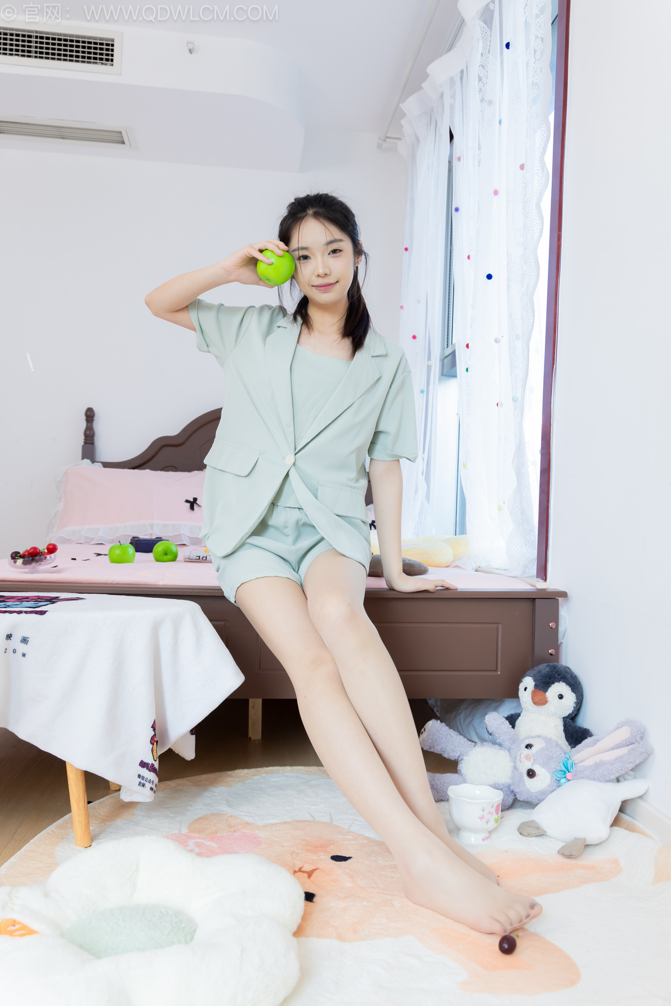 勿恋传媒2606期 青提-三双高跟鞋、薄肉丝（脚尖透明款）、裸足、视频为超近景特写[154P/1V/6.56G]插图1