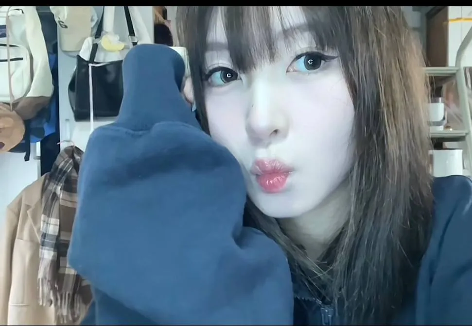 脚模面试脸足同框套路系列-218 普通女生 [5V/17M]插图1