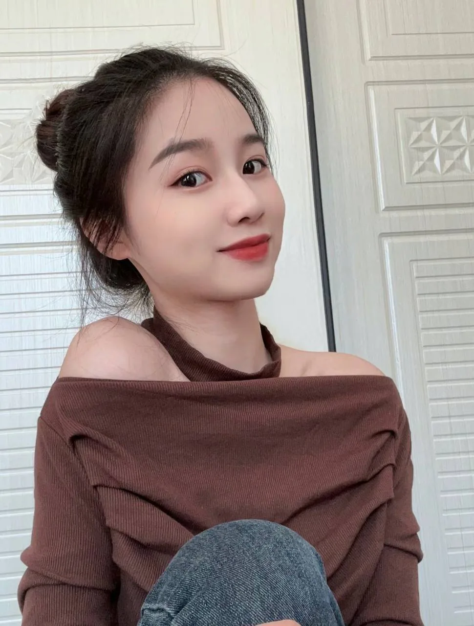 脚模面试脸足同框套路系列-215 略显成熟 [4V/9M]插图3