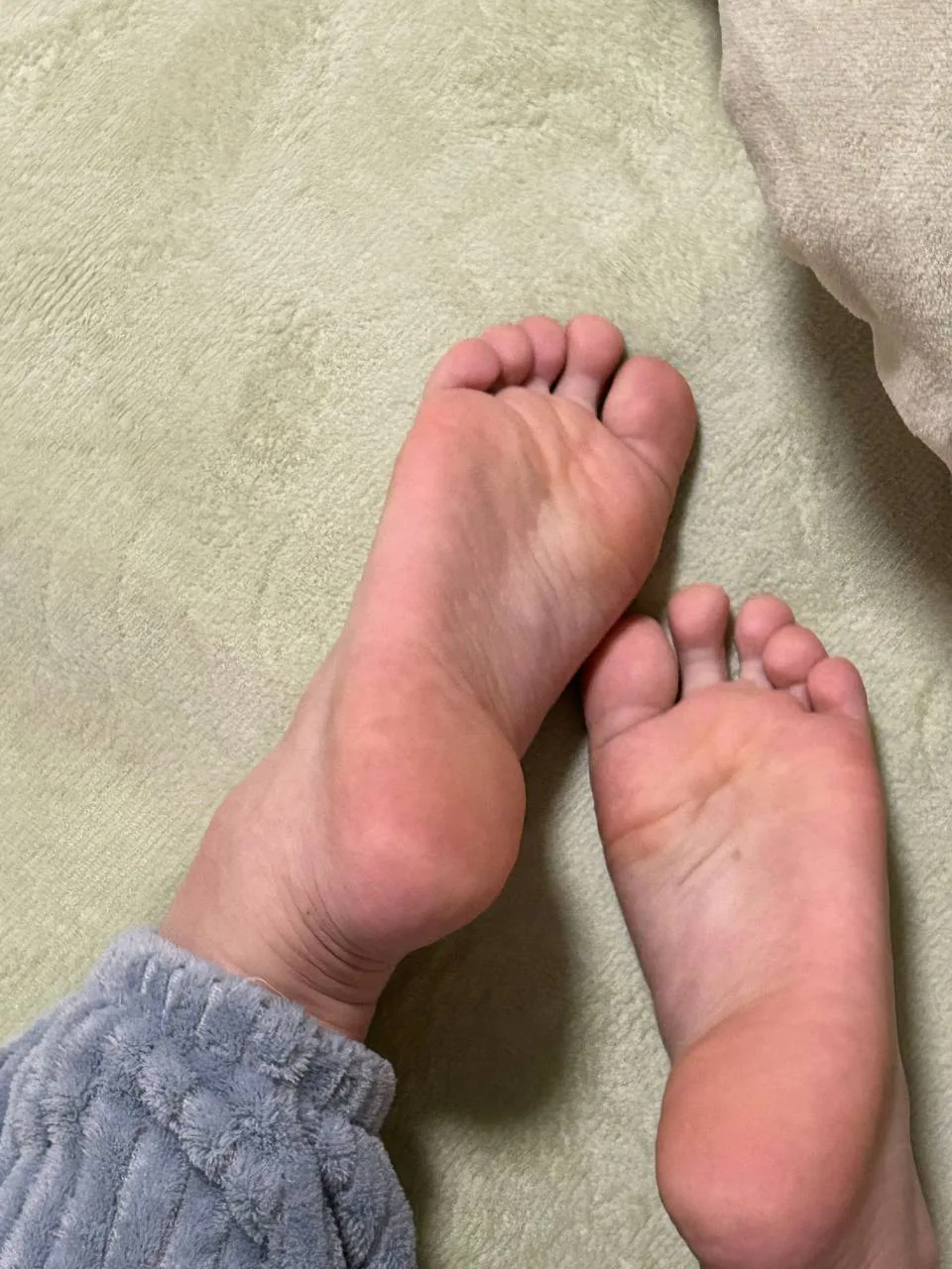 脚模面试脸足同框套路系列-215 略显成熟 [4V/9M]插图