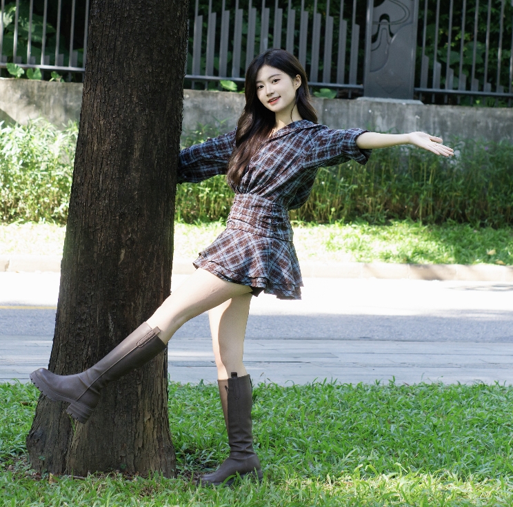 甜予摄影303期：露露-长筒鞋、白袜、裸足（视频特写版）[120P/1V/3.42GB]插图3