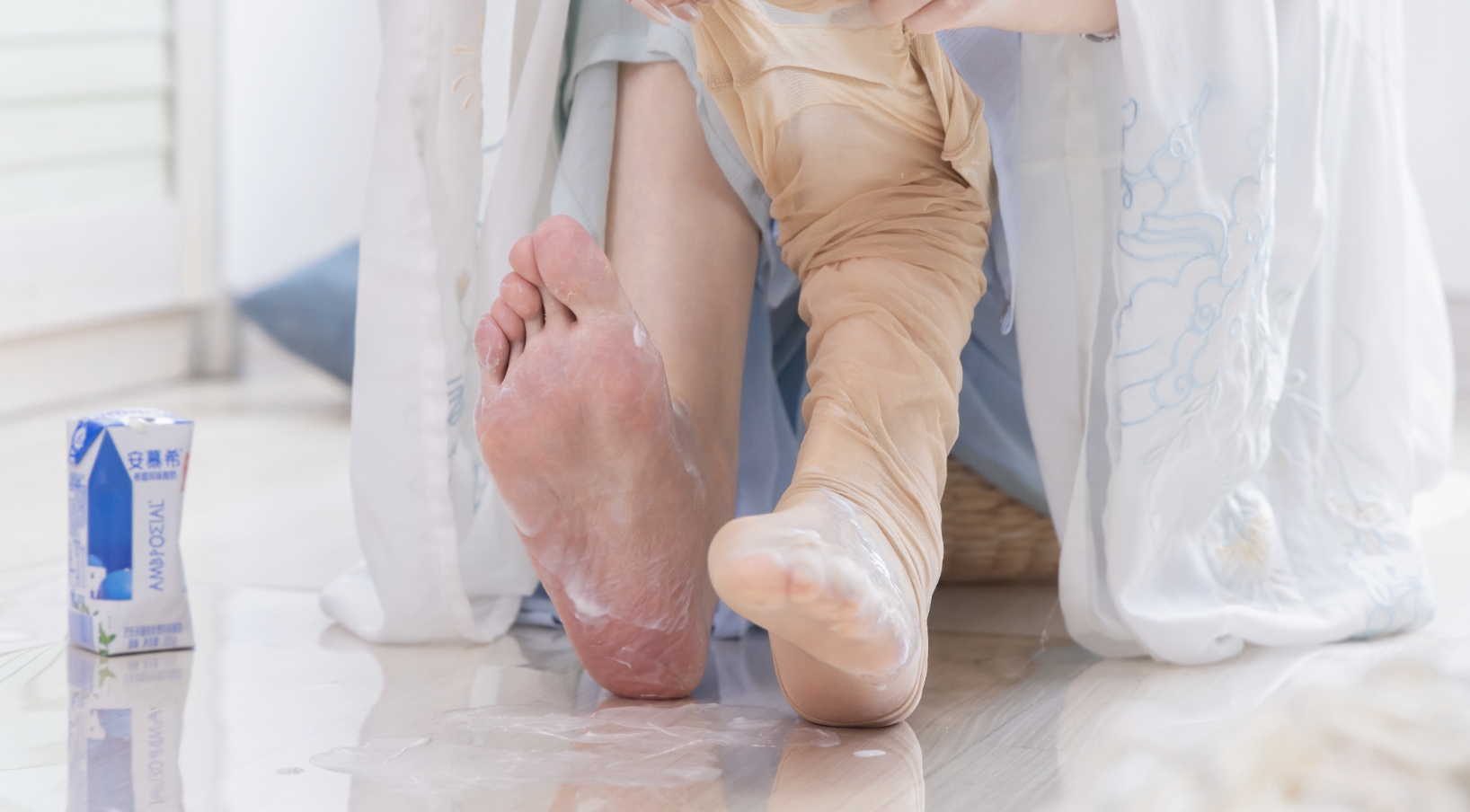 袜啵啵643期：小甜豆-汉服、白船袜、薄肉丝（脚尖微加固款）、裸足、挠痒剧情（仅丝袜含）、抹酸奶踩酸奶剧情（仅裸足含）（164P+1V/6.66GB）插图2