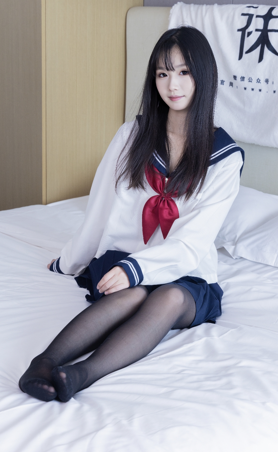 袜啵啵642期：甜甜圈-过膝靴、板鞋、白棉袜、薄黑丝（脚尖加固款）（152P+1V/7.23GB）插图6