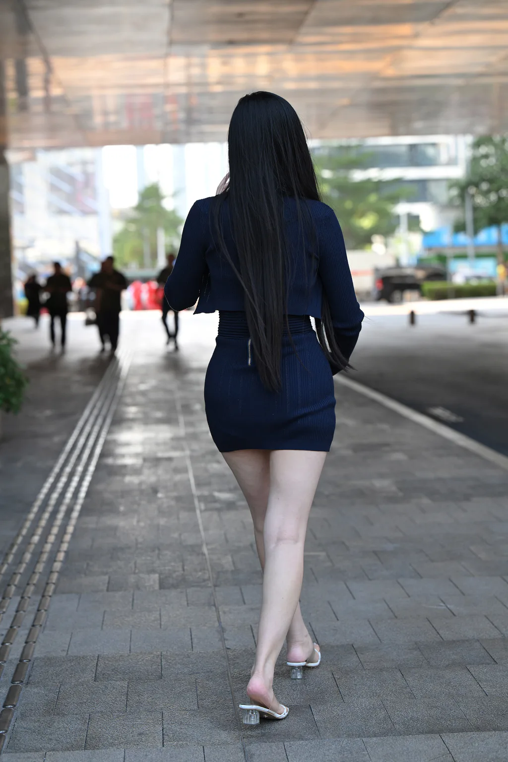 精选街拍作品 NO.6566 美腿包屯裙小解解[102P/170MB]插图1