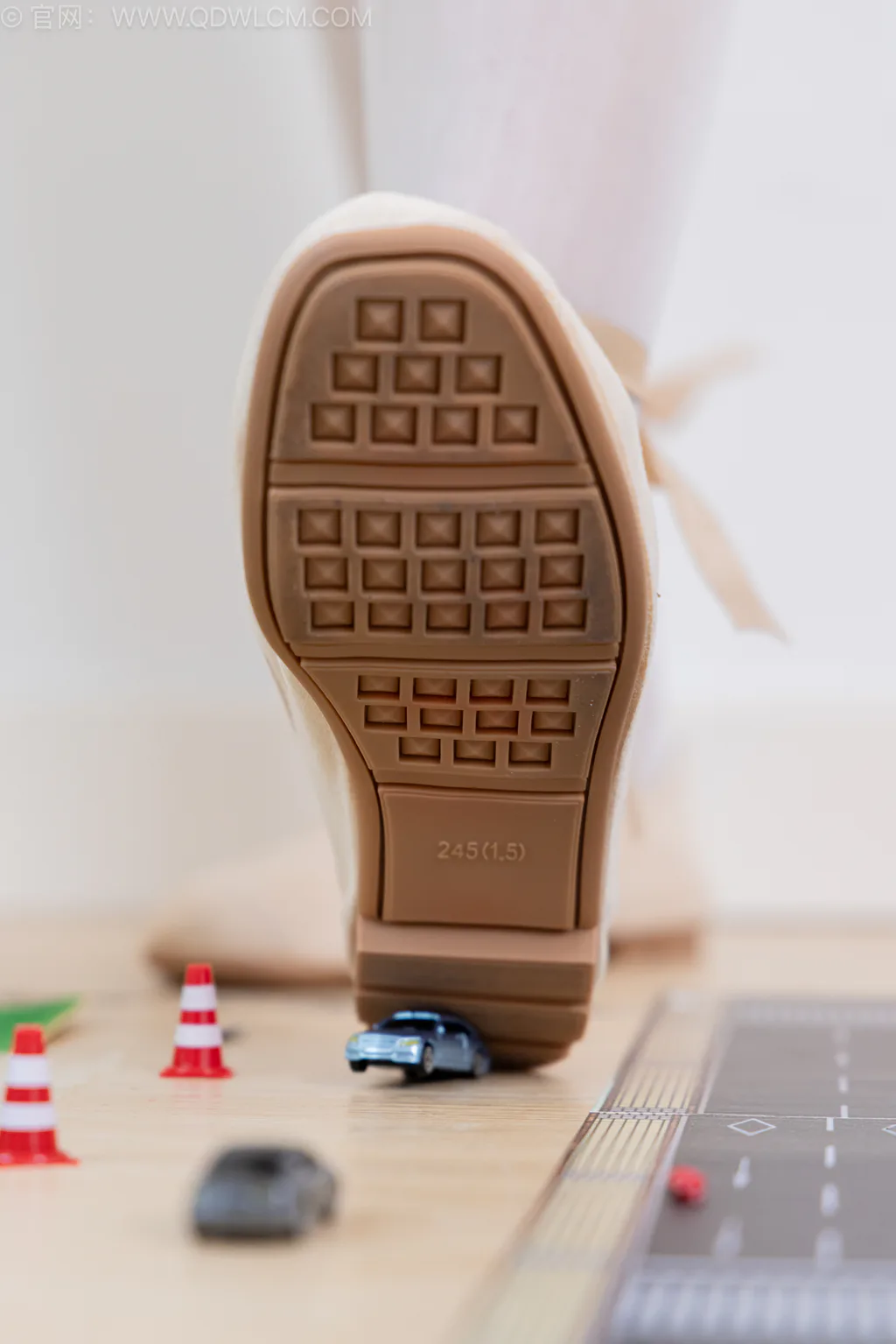 勿恋传媒 NO.2565 泡泡-平底鞋、薄白丝大腿袜、体操服[158P/1V/3.59GB]插图1