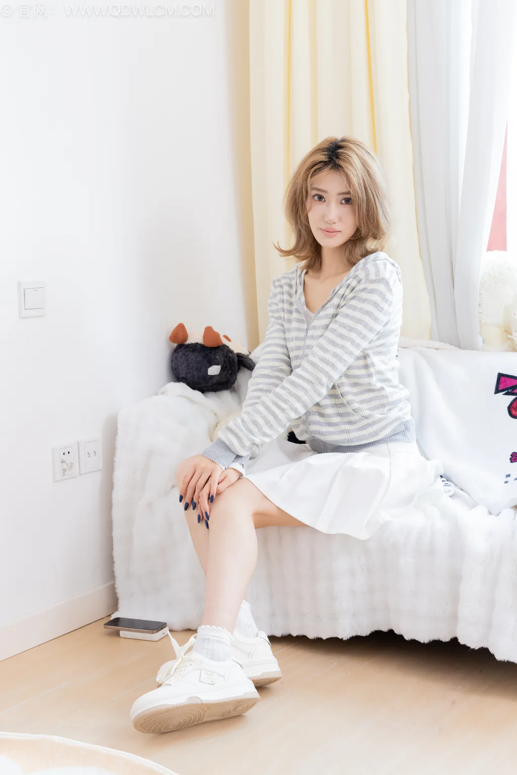 勿恋传媒 NO.2571 灵儿-板鞋、白棉袜、裸足[154P/1V/3.50GB]插图1