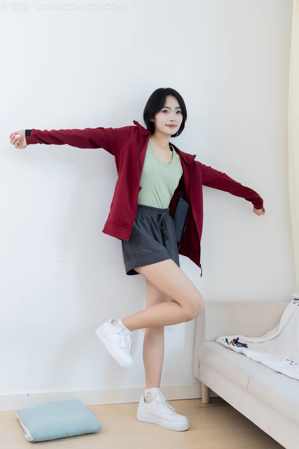 勿恋传媒 NO.2572 小爱-板鞋、白棉袜、裸足[151P/1V/3.69GB]插图1