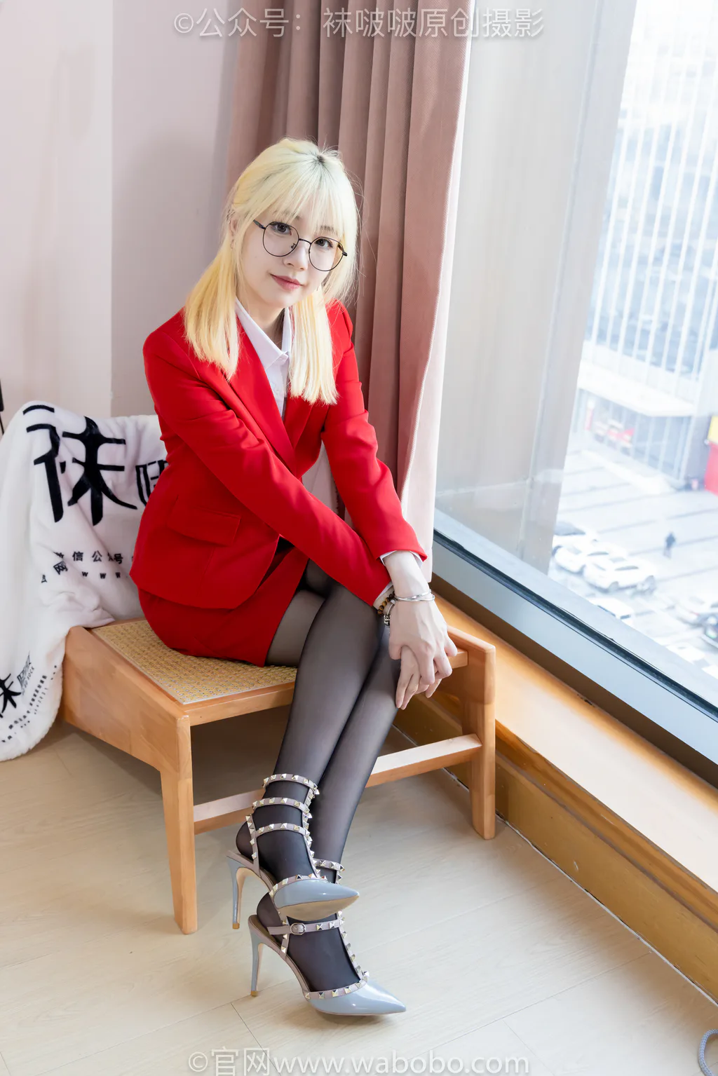 [BoBoSocks袜啵啵]NO.645 小甜豆-两双高跟鞋、薄黑丝、裸足[147P/1V/6.64GB]插图1