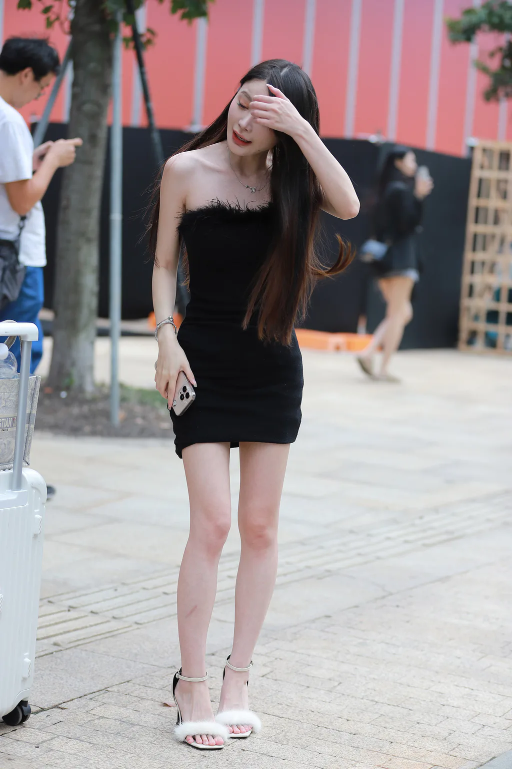 精选街拍作品 NO.6468 毛毛包屯裙毛毛鞋[108P/88MB]插图1