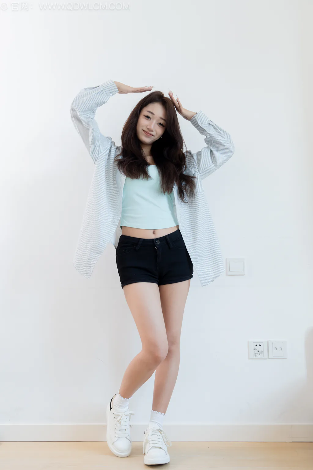 勿恋传媒 NO.2569 半夏-板鞋、纯白棉袜、裸足[149P/1V/3.29GB]插图1