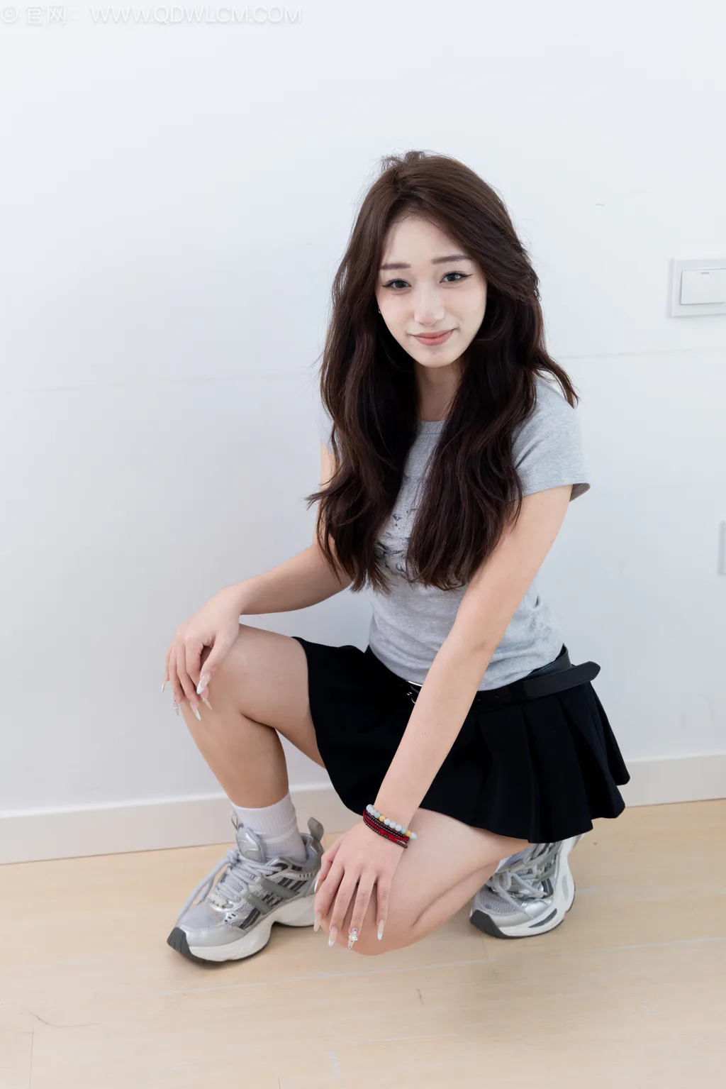 勿恋传媒 NO.2574 半夏-运动鞋、纯白棉袜、裸足[158P/1V/3.68GB]插图1