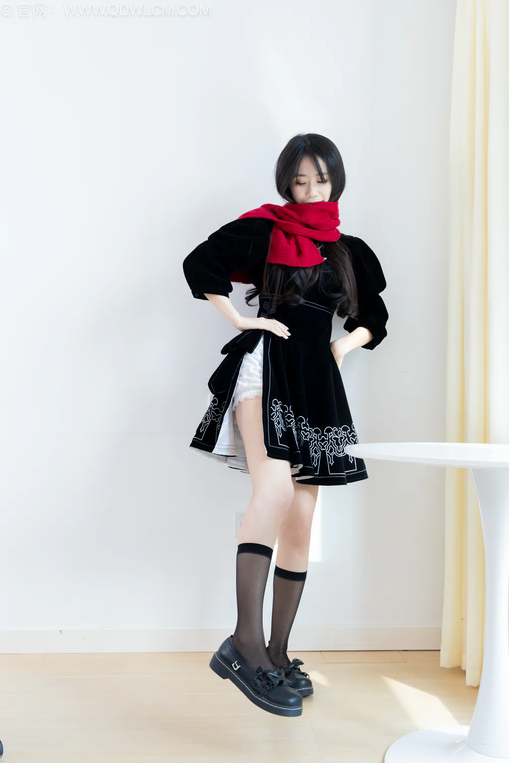 勿恋传媒 NO.2577 菜菜-皮鞋、小腿薄黑丝、裸足[305P/1V/6.35GB]插图1