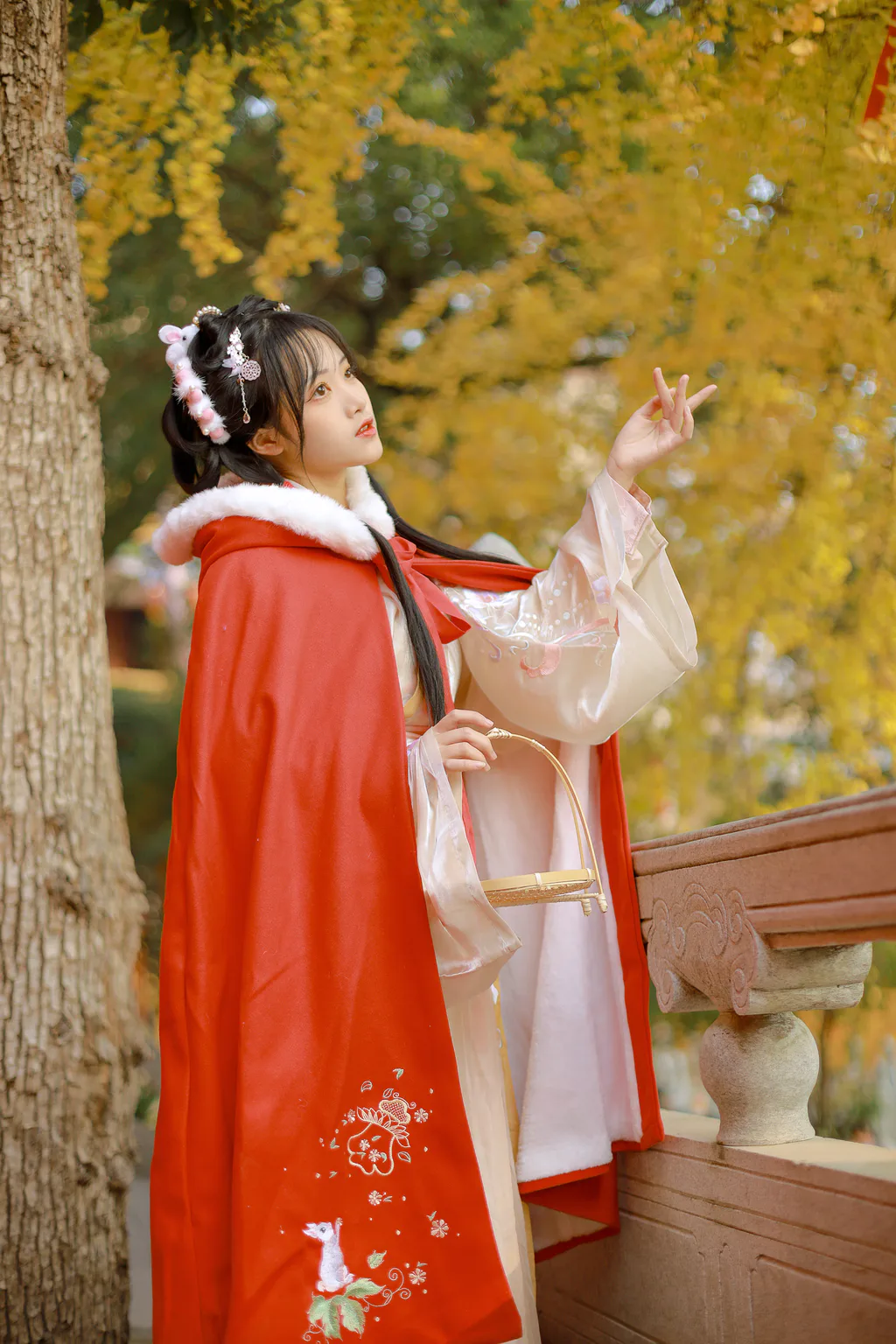 [YITUYU艺图语]2023.02.13 银杏汉服 是蝶绪咩[21+1P/146MB]插图