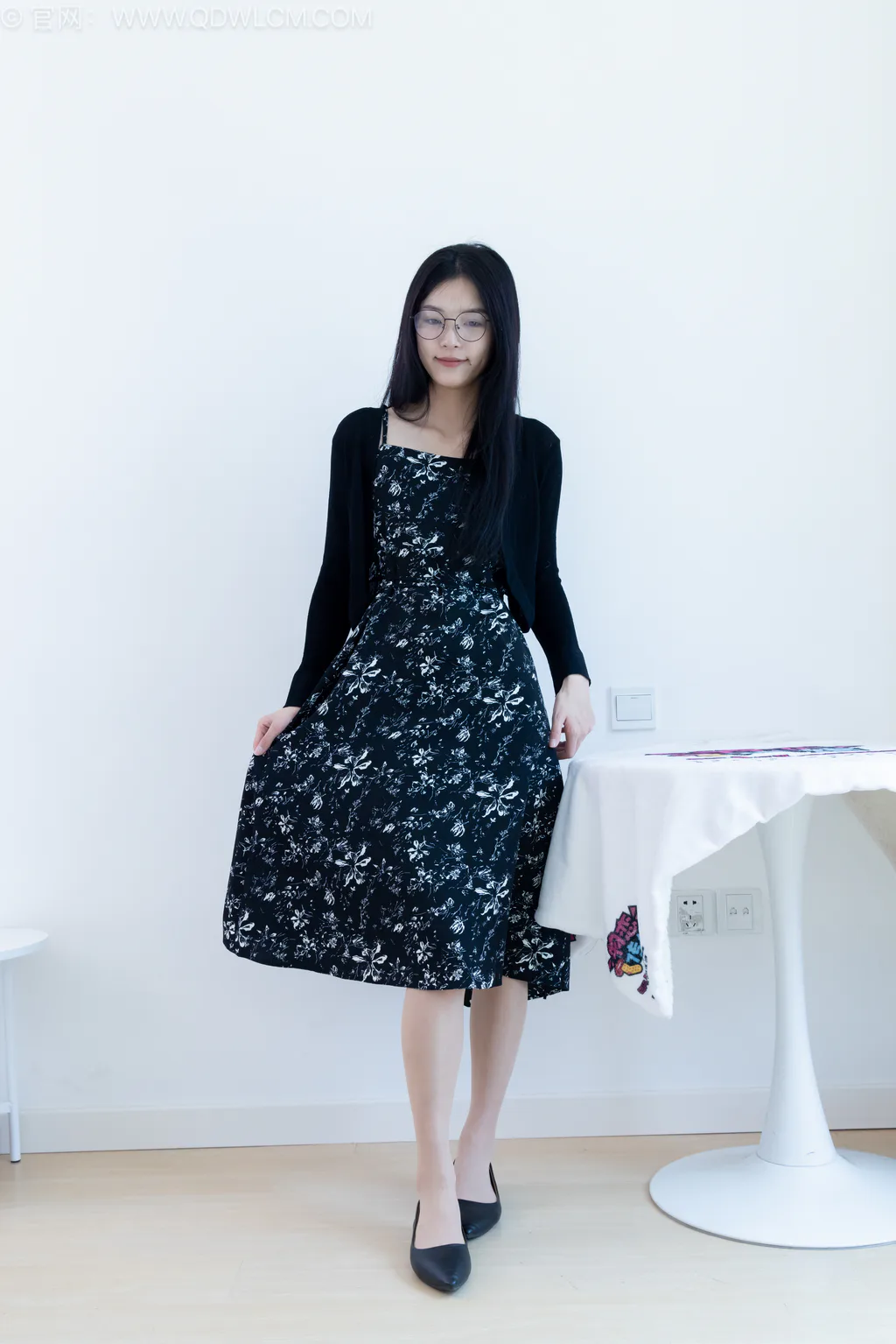 勿恋传媒 NO.2580 茯苓-平底鞋、薄肉丝、裸足[150P/1V/4.88GB]插图1