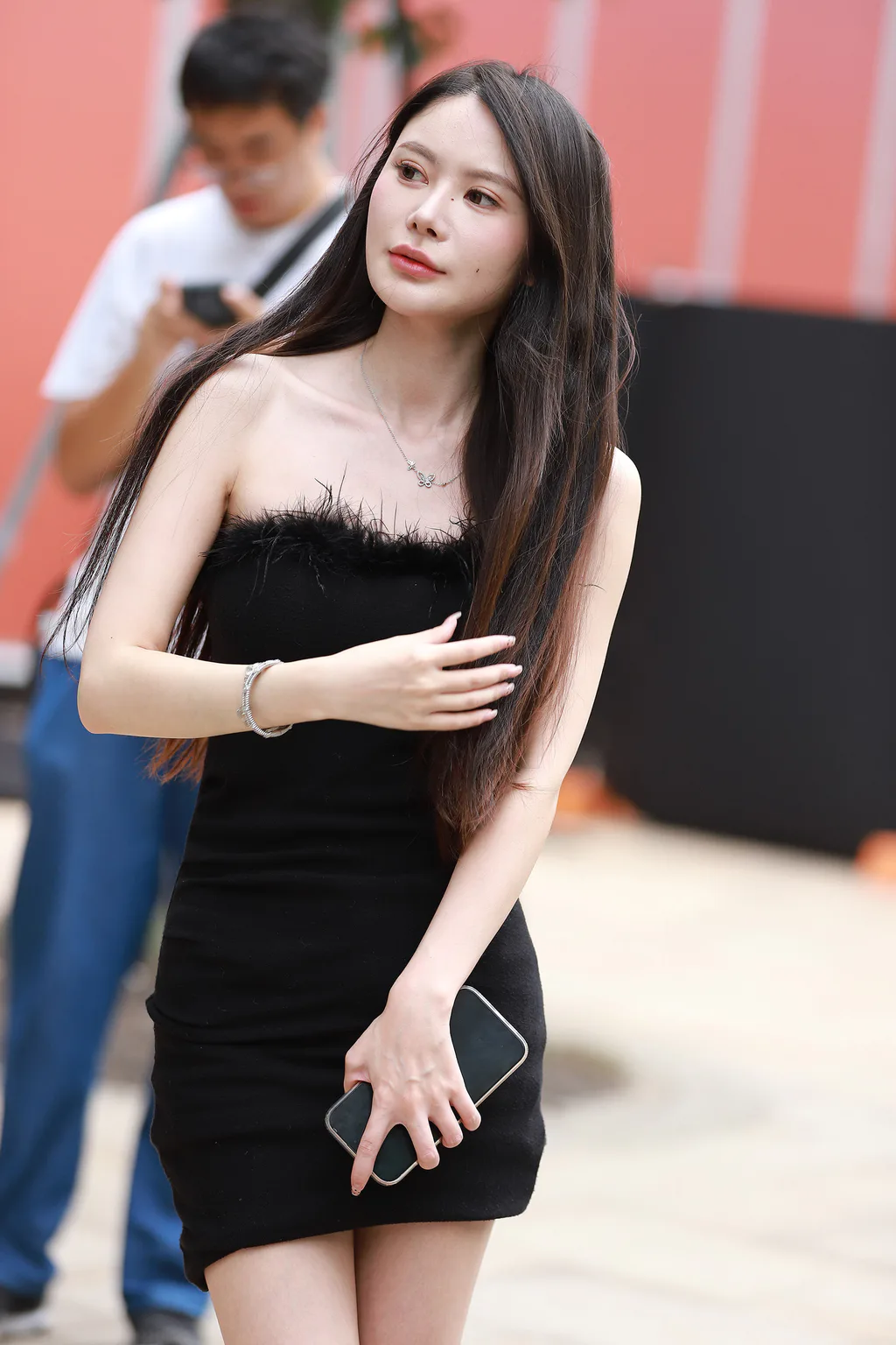 精选街拍作品 NO.6468 毛毛包屯裙毛毛鞋[108P/88MB]插图2