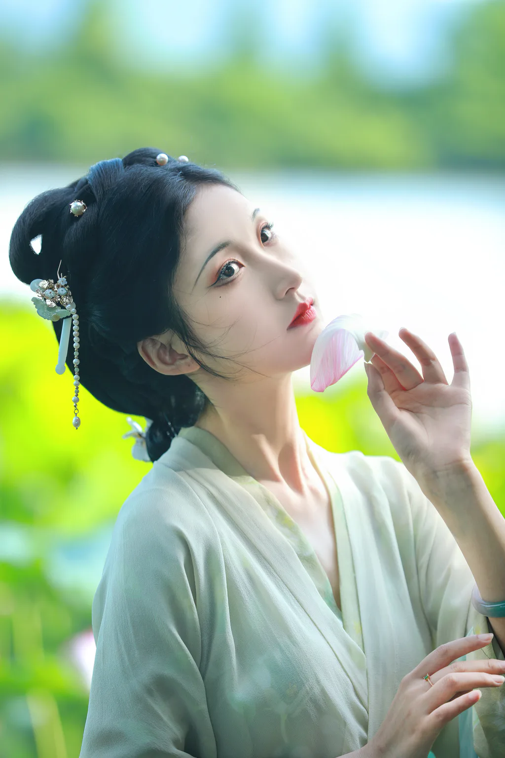 [YITUYU艺图语]2023.01.12 她清冷得好像一首宋词 荷里寒[22+1P/183MB]插图1