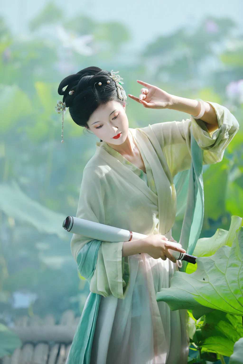 [YITUYU艺图语]2023.01.12 她清冷得好像一首宋词 荷里寒[22+1P/183MB]插图2