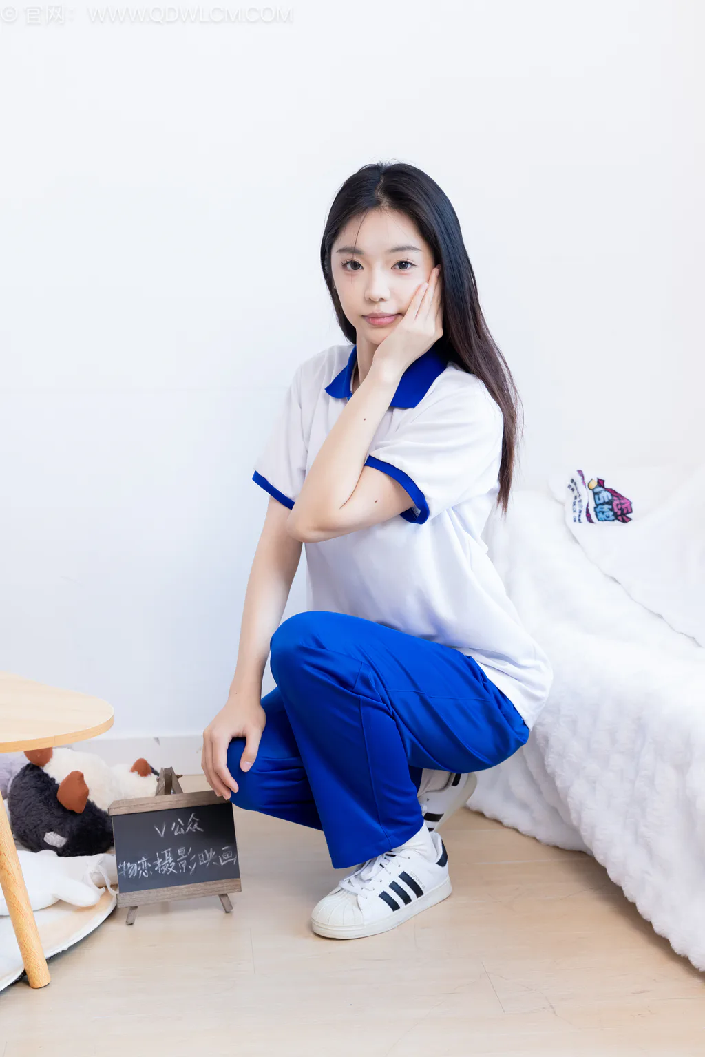 勿恋传媒 NO.2579 青提-板鞋、白棉袜、裸足、校服[150P/1V/3.58GB]插图2